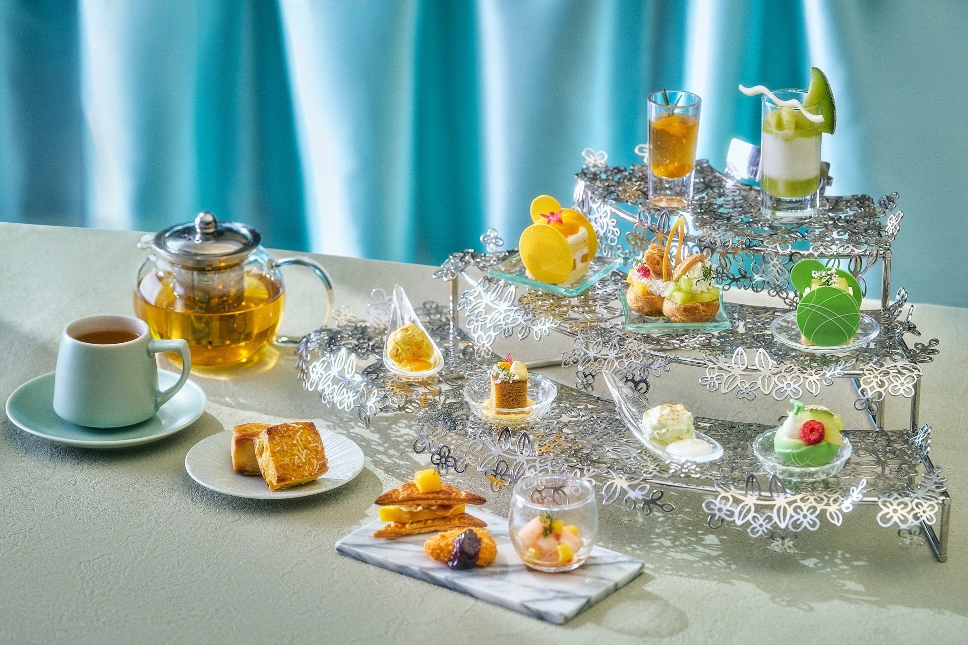 【ヒルトン東京お台場】旬のマンゴーとみずみずしいメロンを多彩な味わいで楽しむ　「マンゴー・メロン アフタヌーンティー」期間限定で登場