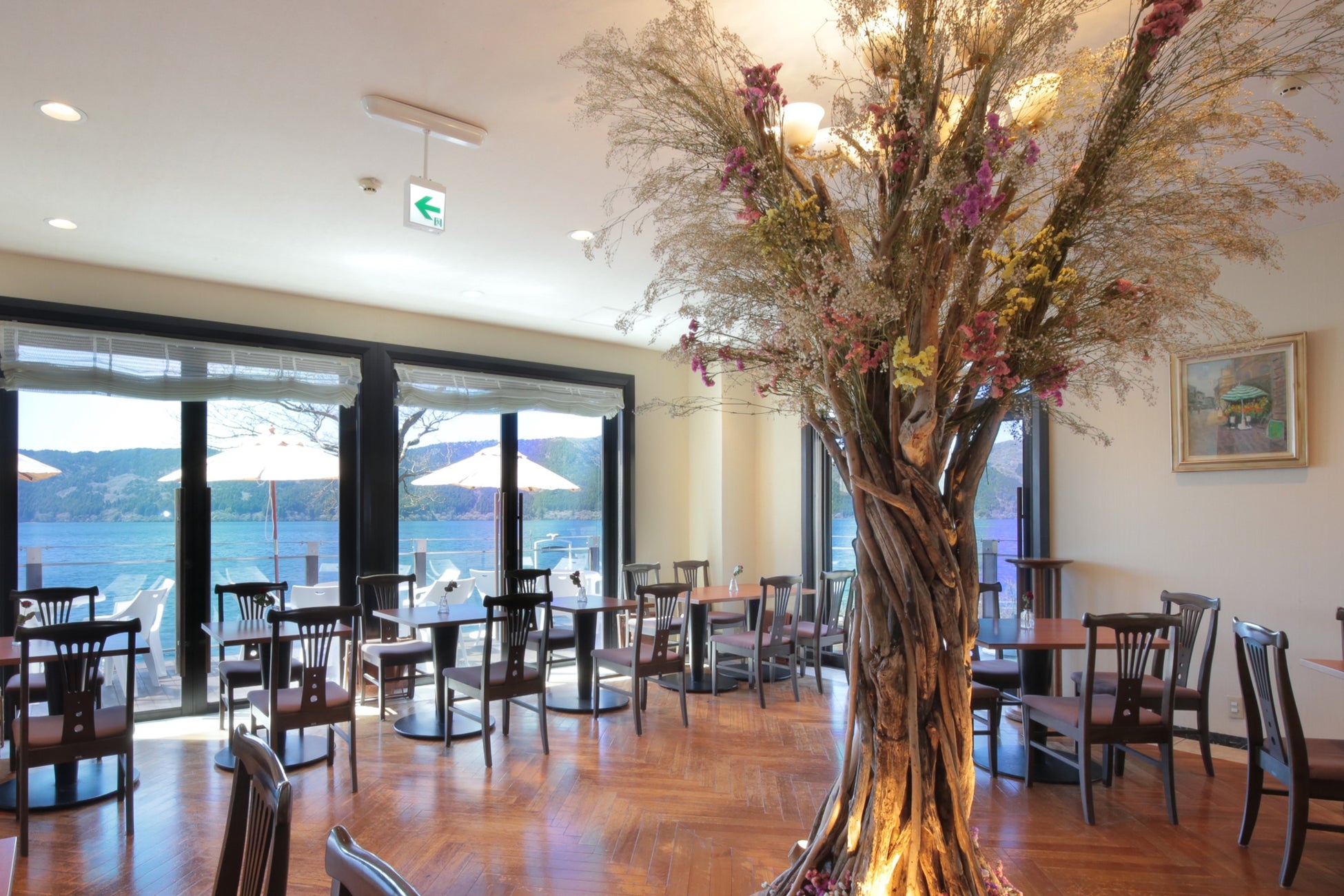 “フラワーカフェ　サロン・ド・テ ロザージュ”4/16新装開店　箱根・芦ノ湖のレイクビューを満喫できる湖畔カフェに