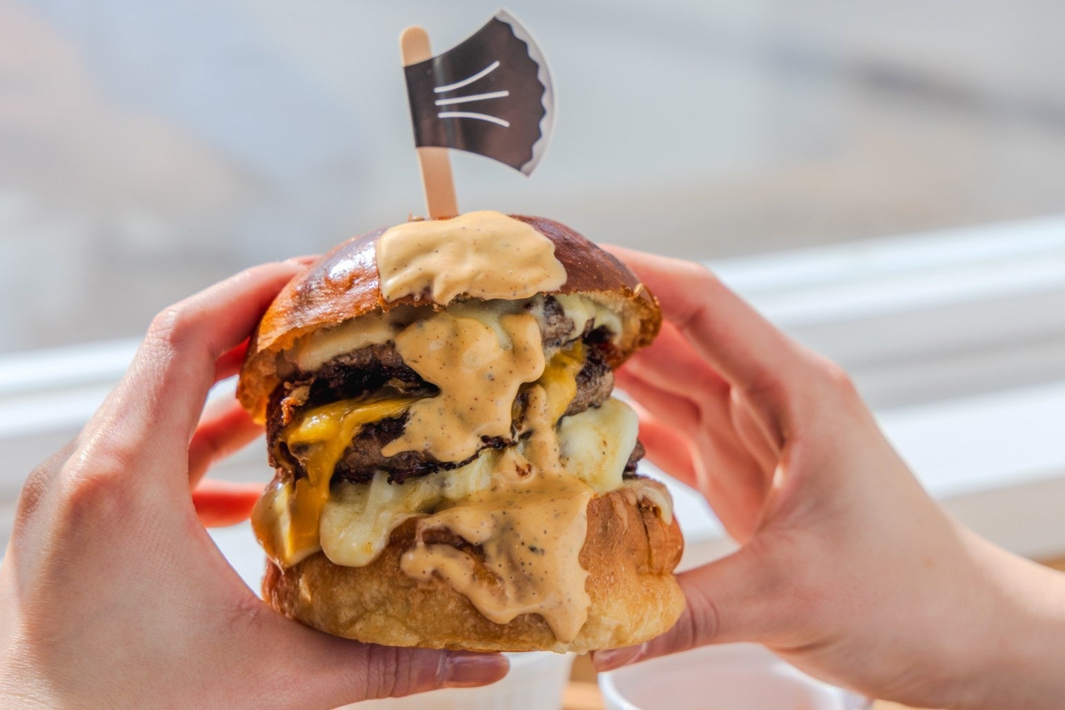 【燻製ドリンクを限定販売】燻し家もっくん・とりとんくんが『もくドリ研究所』を発足し、トライアルキャンペーンを開催!