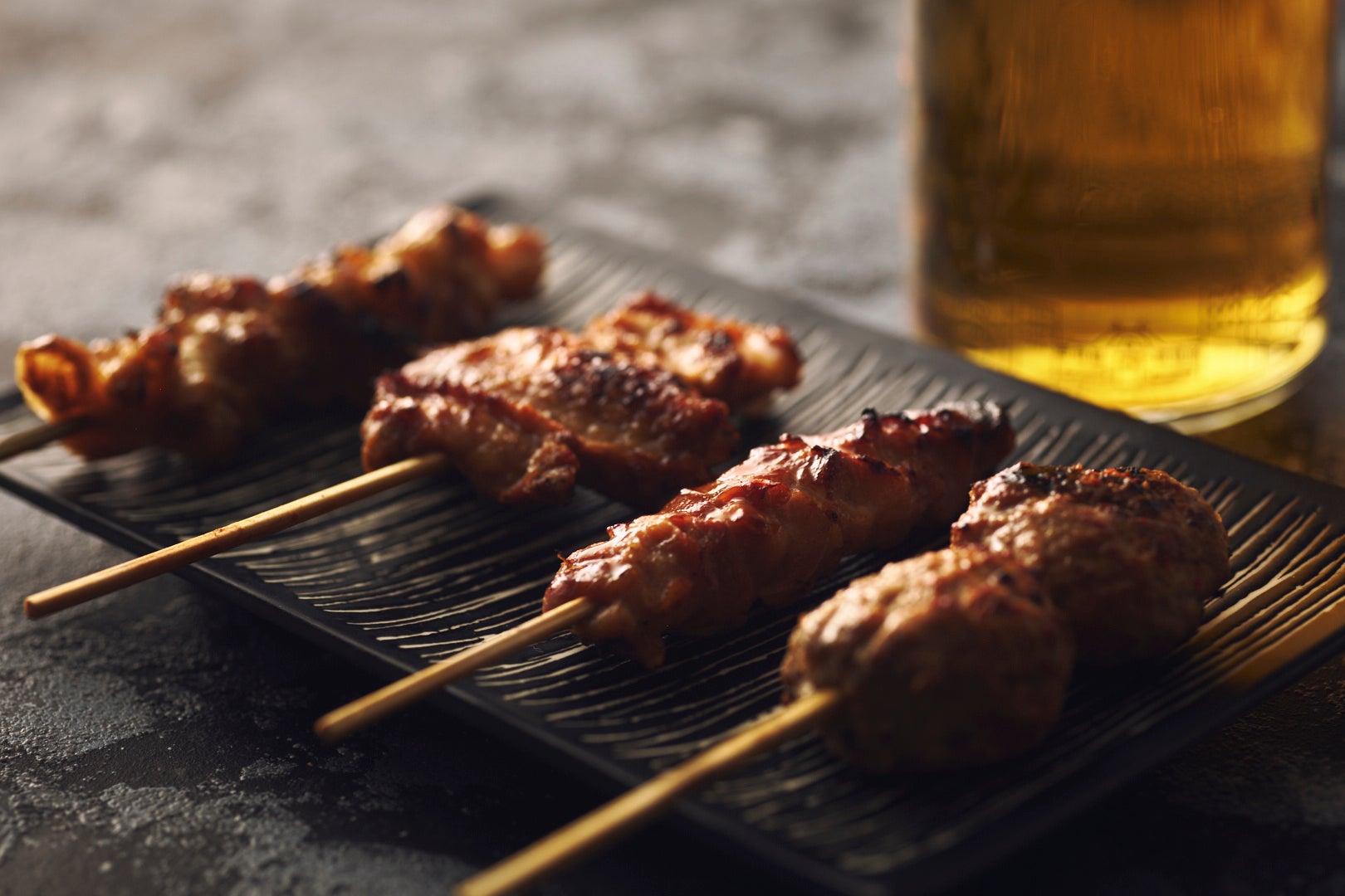 【ホテルインディゴ東京渋谷】焼き鳥職人の伝統的な技を生かした本格炭火 ”Yakitoriセット”を、5月1日（金）より提供開始。