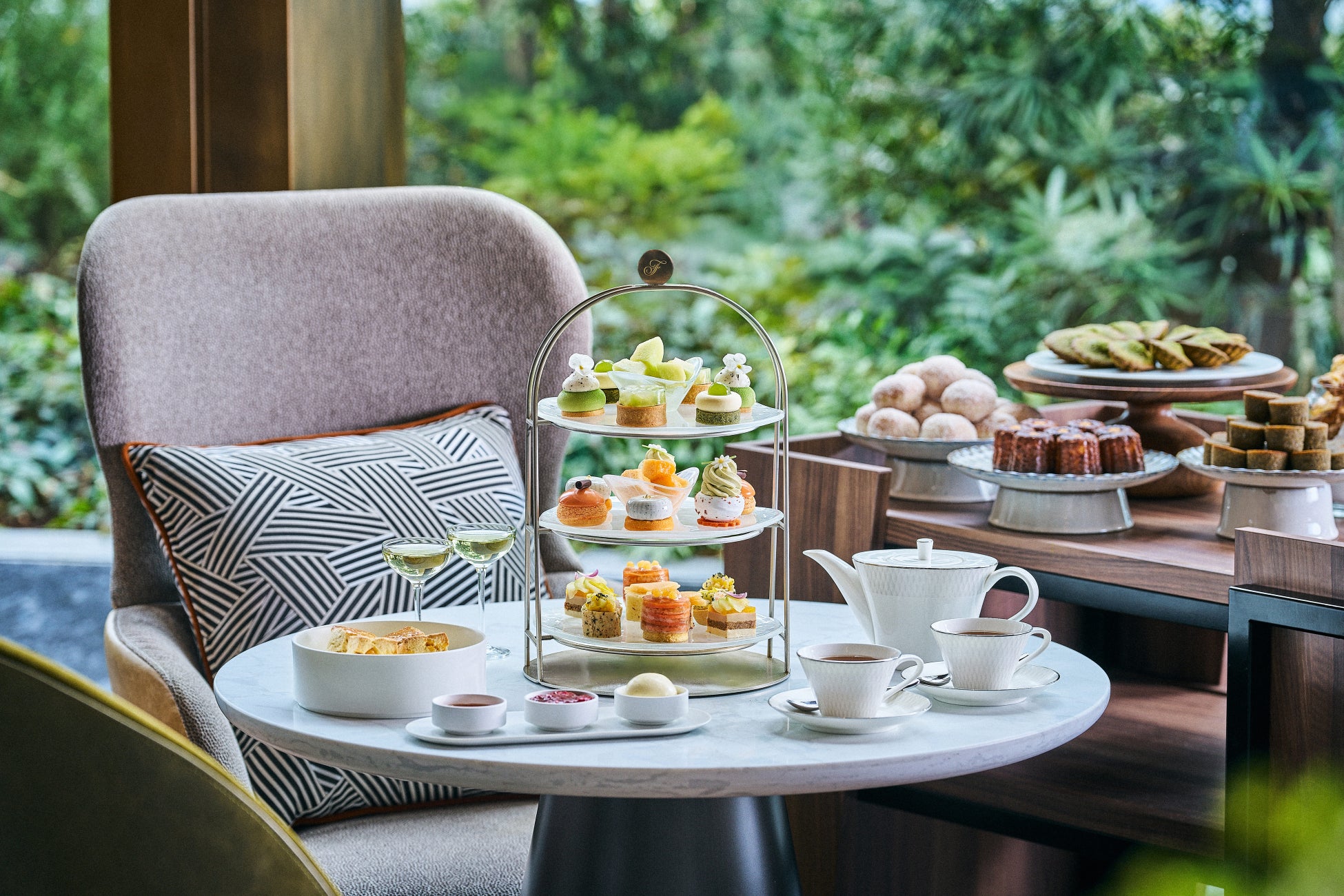 【フェアモント東京】“メロンと日本茶”の爽やかなハーモニーが初夏の訪れを彩る、２種のアフタヌーンティーを4月27日（月）より提供