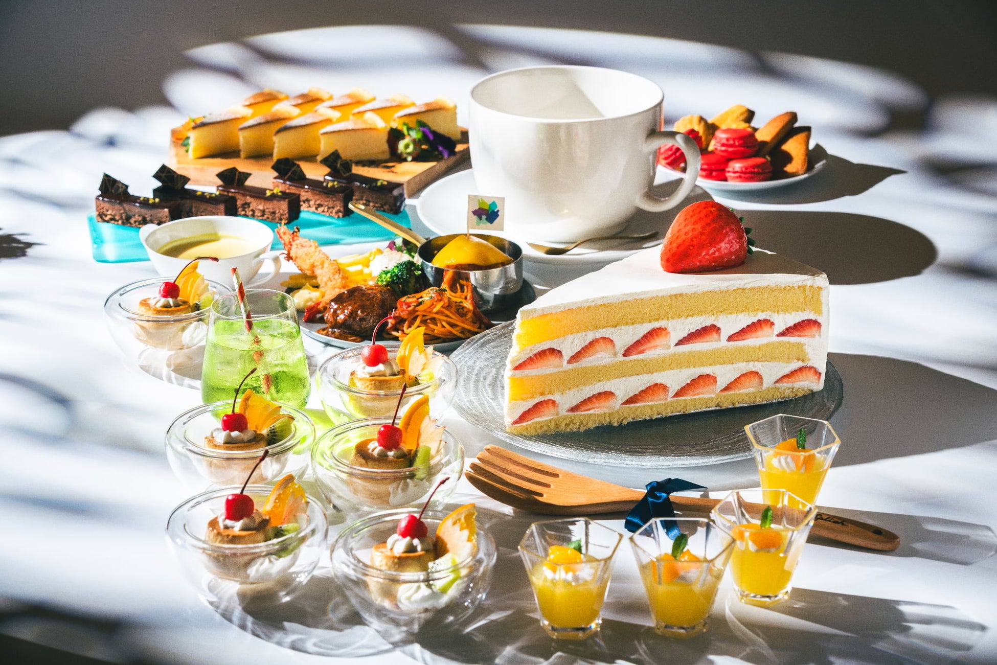 札幌のホテルで味わう、夏の食材・色合い・香りで彩られた甘味の箱庭。備長炭の七輪で炙って楽しむ、体験型の和のアフタヌーンティーを5月23日より提供開始！