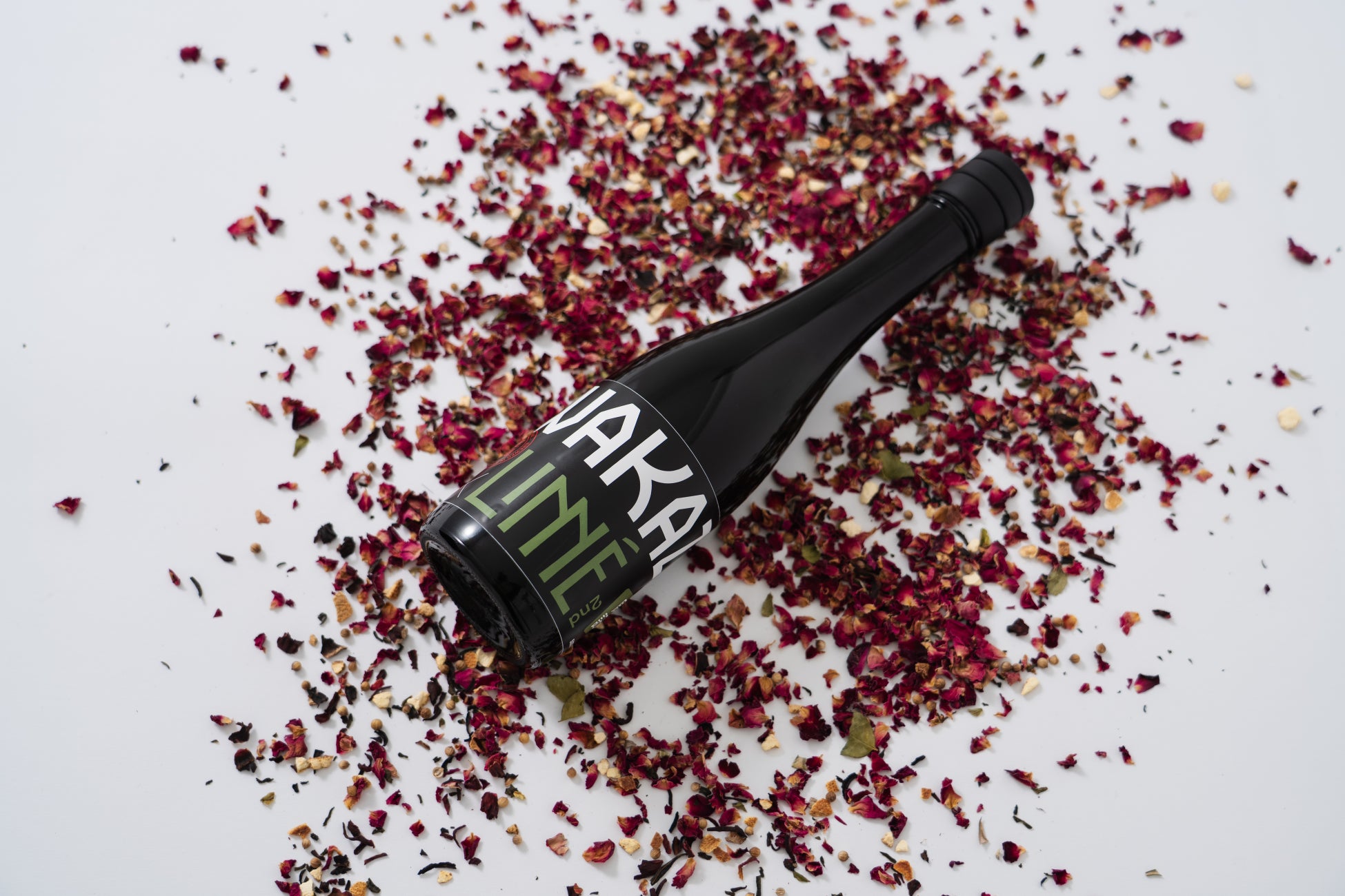 WAKAZE創業10周年×LINNÉ創業2周年。クラフトサケの起点となったレシピを復刻した限定醸造酒《WAKAZE×LINNÉ 周年記念酒》を発売。【4月16日一般販売開始】