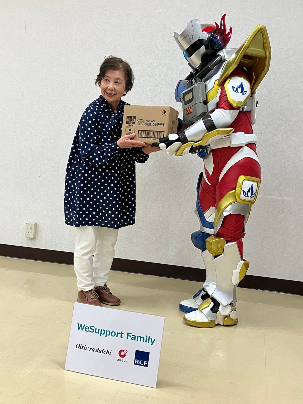 【gelato pique cafe(ジェラート ピケ カフェ)】カラフルなサングラスをかけたベアが主役のフェア“SUNNY SIDE BEAR” クレープ1種とフロート5種を発売〈4月24日(金)〉