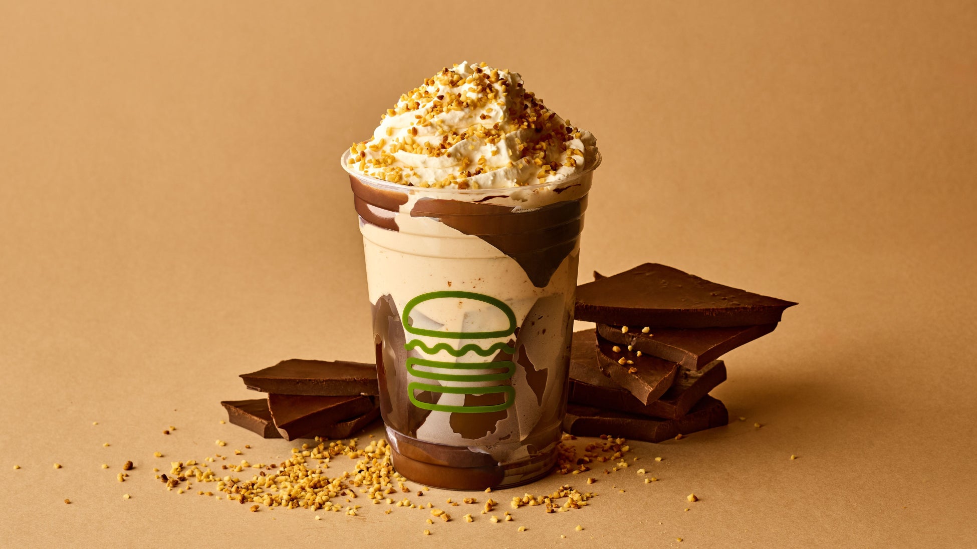 【Shake Shack】割って楽しむ、新感覚の期間限定シェイク！パリッと割れるチョコレートが楽しい「ヘーゼルナッツチョコレートシェイク」が4月24日（金）より発売