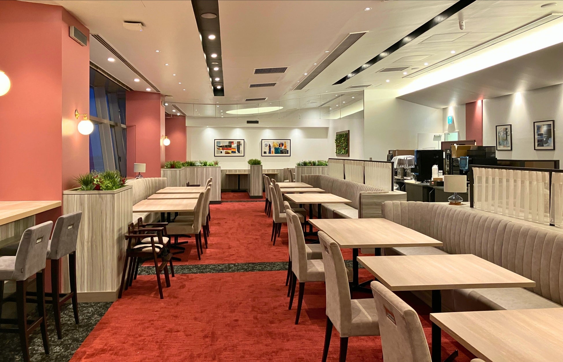 大分県の空の玄関口に、変わらない「安心」と「ご馳走」を。2026年4月24日(金)「ロイヤルホスト大分空港店」グランドオープン！