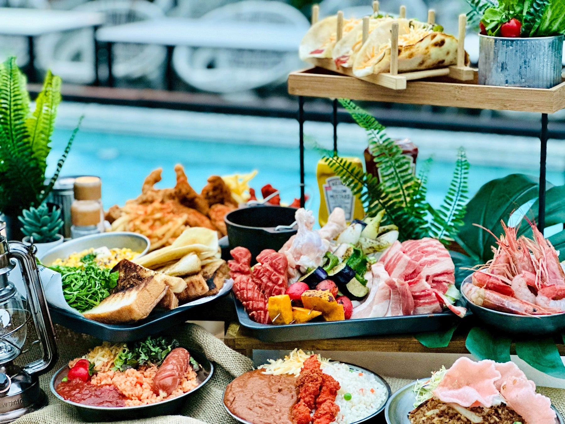 【なんばパークス最上階ルーフトップBBQ】揚げたてフィンガーチキンやガーリックバターが染み込んだ特製トーストなどプラン内全てが食べ放題のBBQプラン！大人気のため6/30まで延長決定！