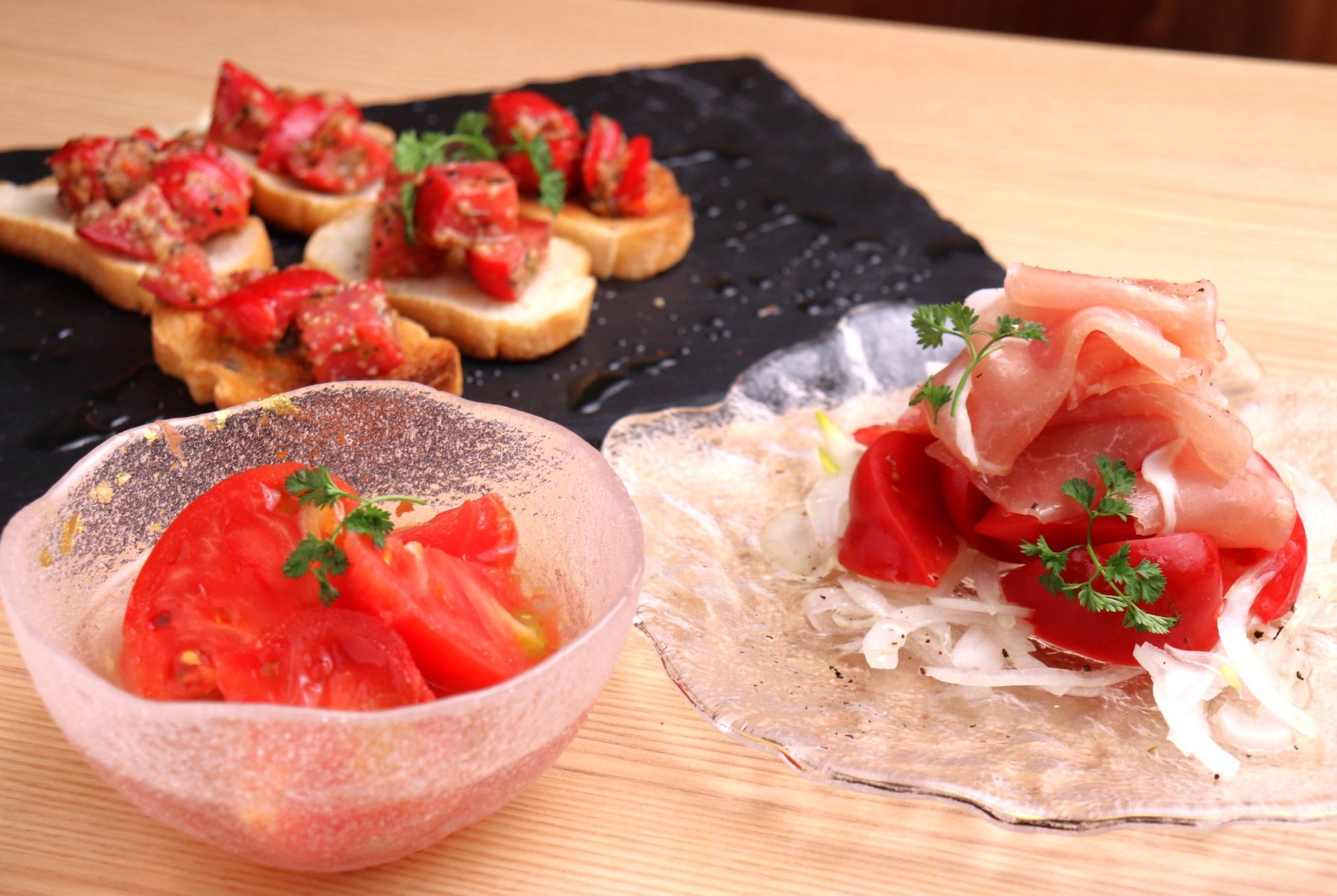 【糖度8％以上】高知県産“Lisaフルーツトマト”を使用した期間限定メニューが登場｜純国産馬刺しと朝引き鶏 にほんいち 大阪堺筋本町店