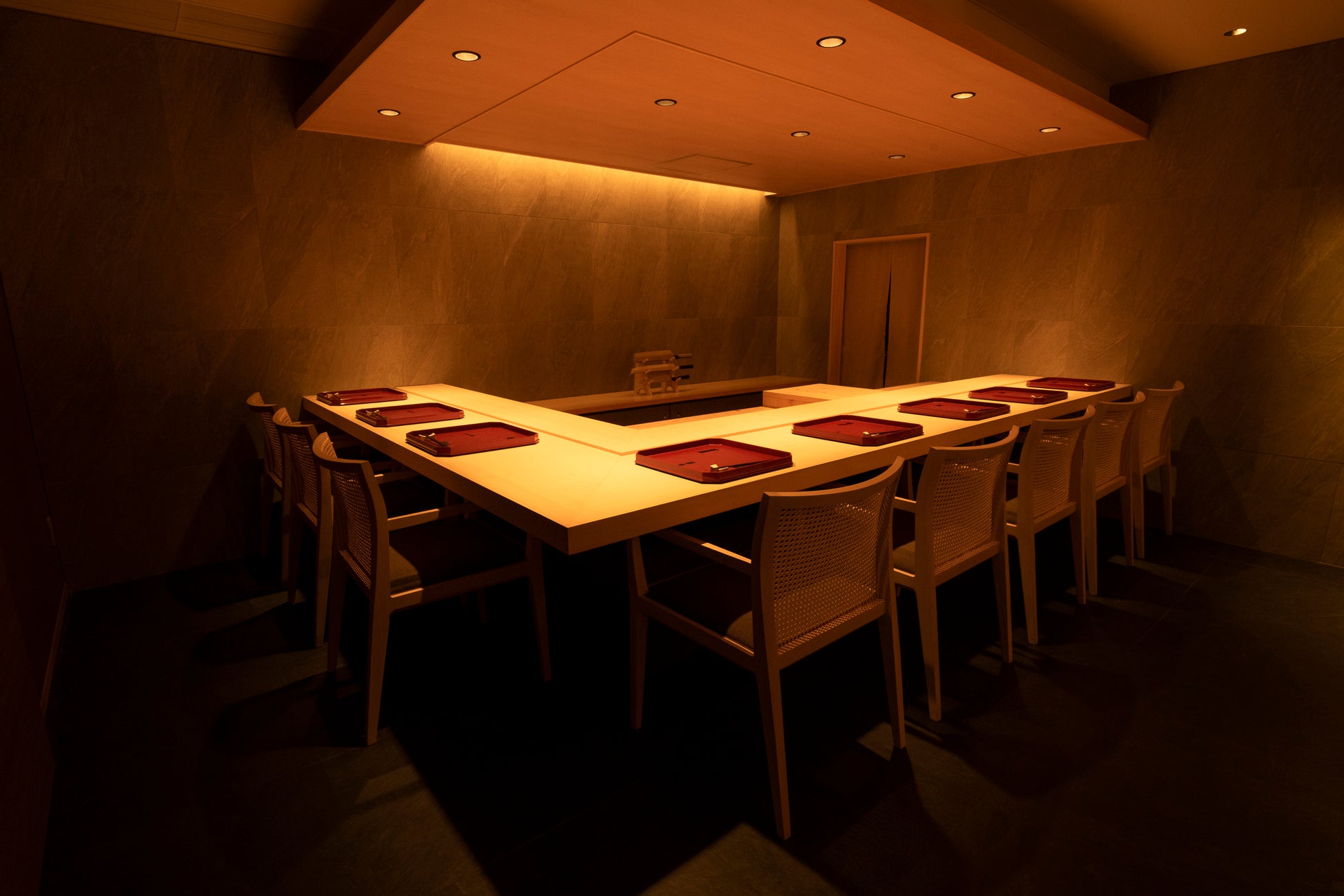 希少な“玉鋼鉄板”で焼き上げる鴨を味わう、わずか8席の鴨専門店「新富町 鴨ゆき」5月11日（月）開業