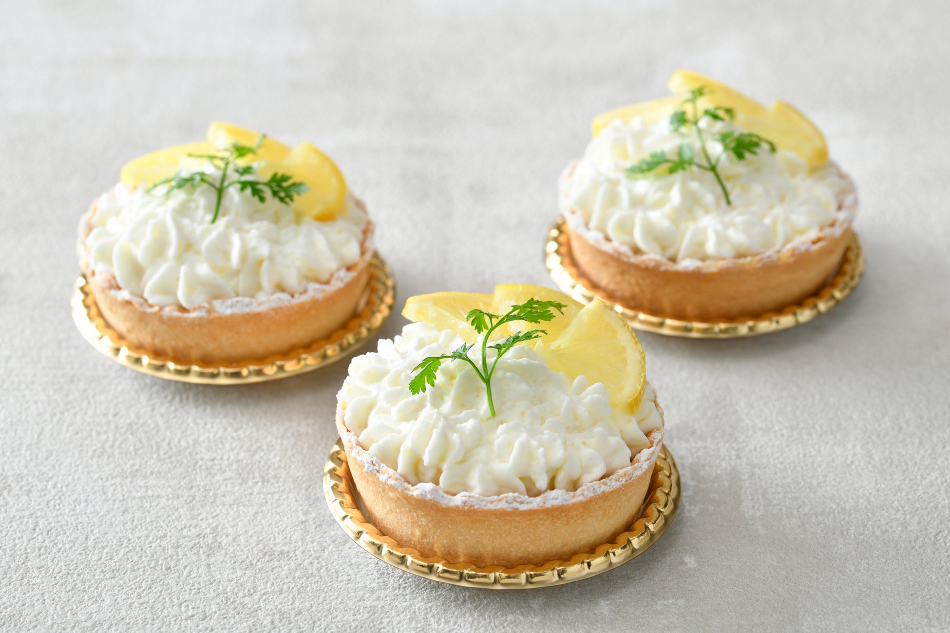 【ホテルニューグランド】初夏を彩る新作デザート「レモンパイ」（S.Weil by HOTEL NEW GRAND横浜髙島屋店）