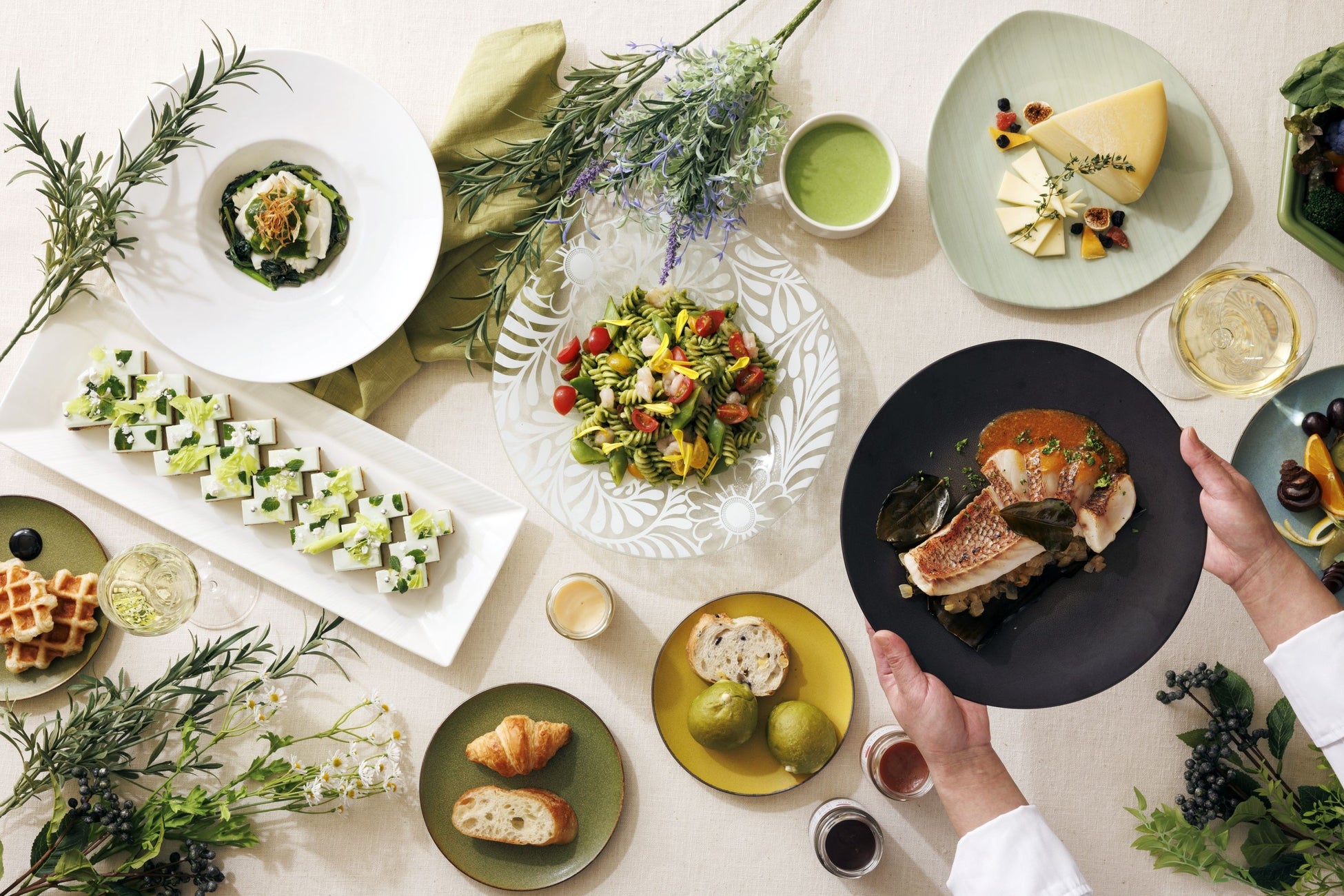 【JRタワーホテル日航札幌】旬の食材とハーブで彩るレストランフェア“初夏のガーデンブリーズ”を5月1日より開催