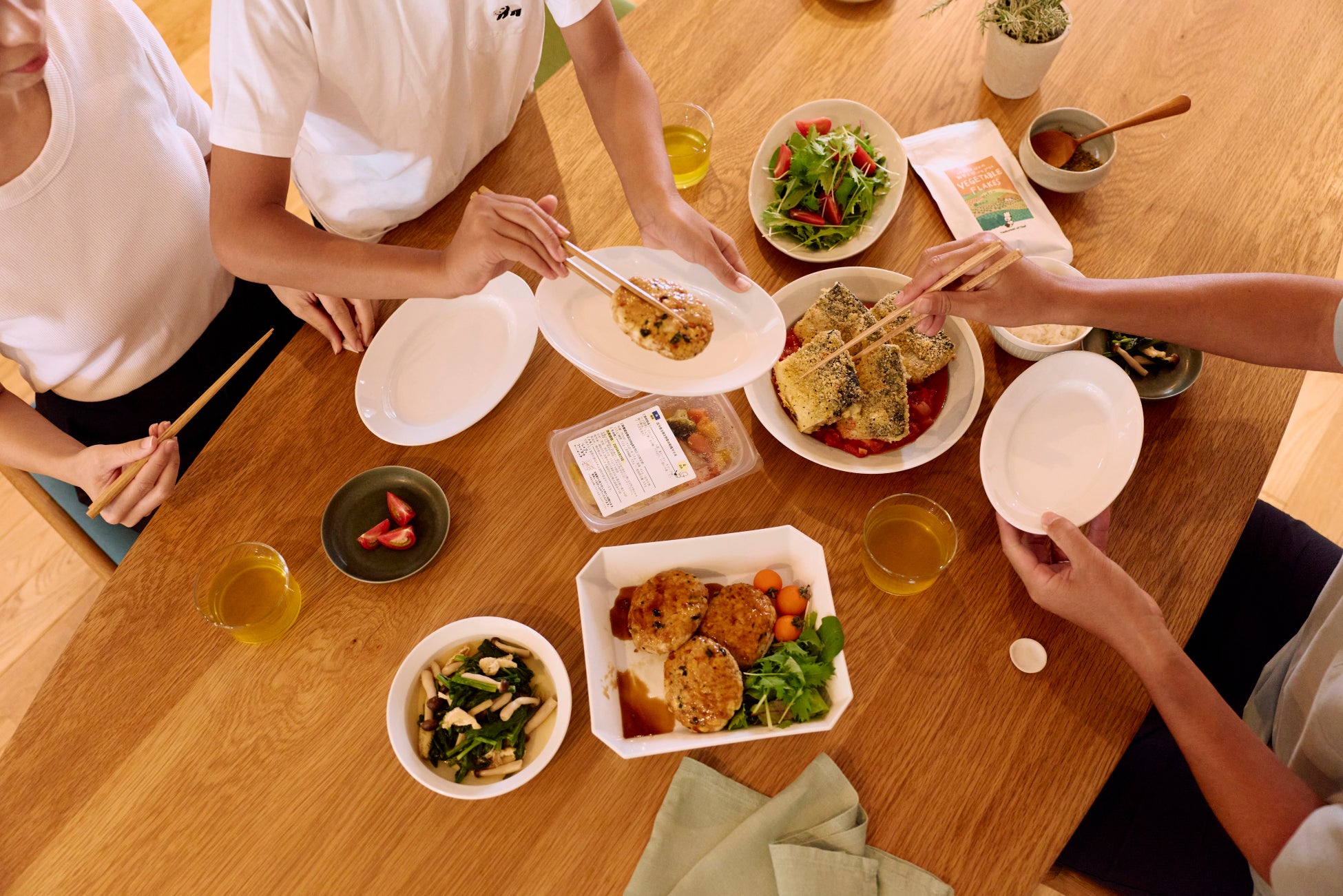 「シェフの無添つくりおき」と「せんせいプライム」、宅配食の福利厚生サービスで連携開始