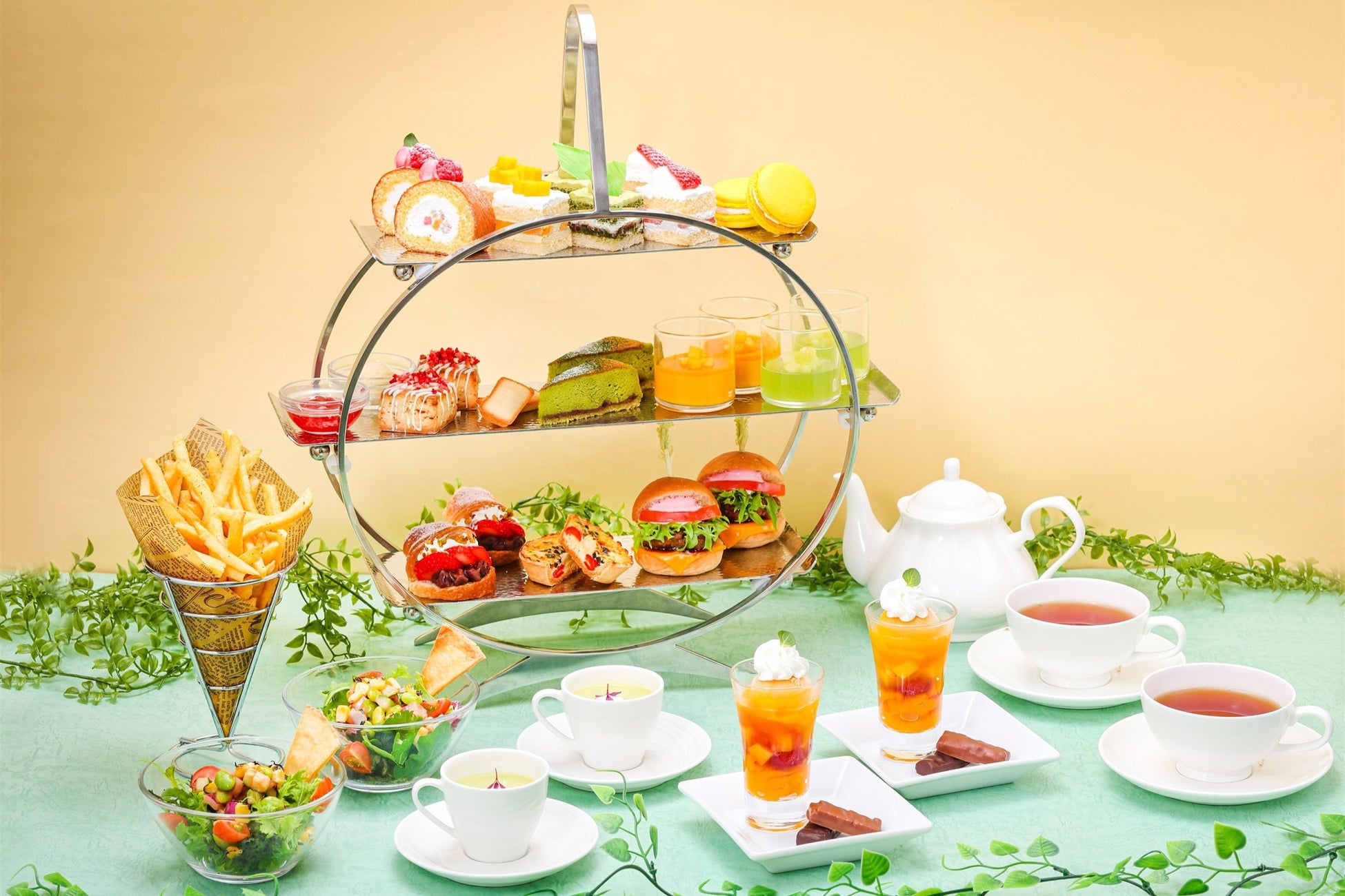 春の「いちご」も初夏の「マンゴー」も！新緑の季節に贈る“いいとこ取り”なご褒美アフタヌーンティー