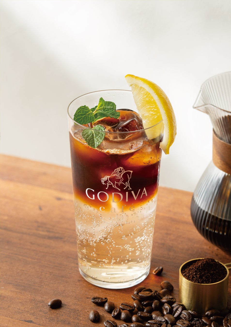 京都のコーヒーロースター 小川珈琲との共同開発が実現！！ゴディバカフェ「ジャスミンとアプリコットのコーヒーソーダ」