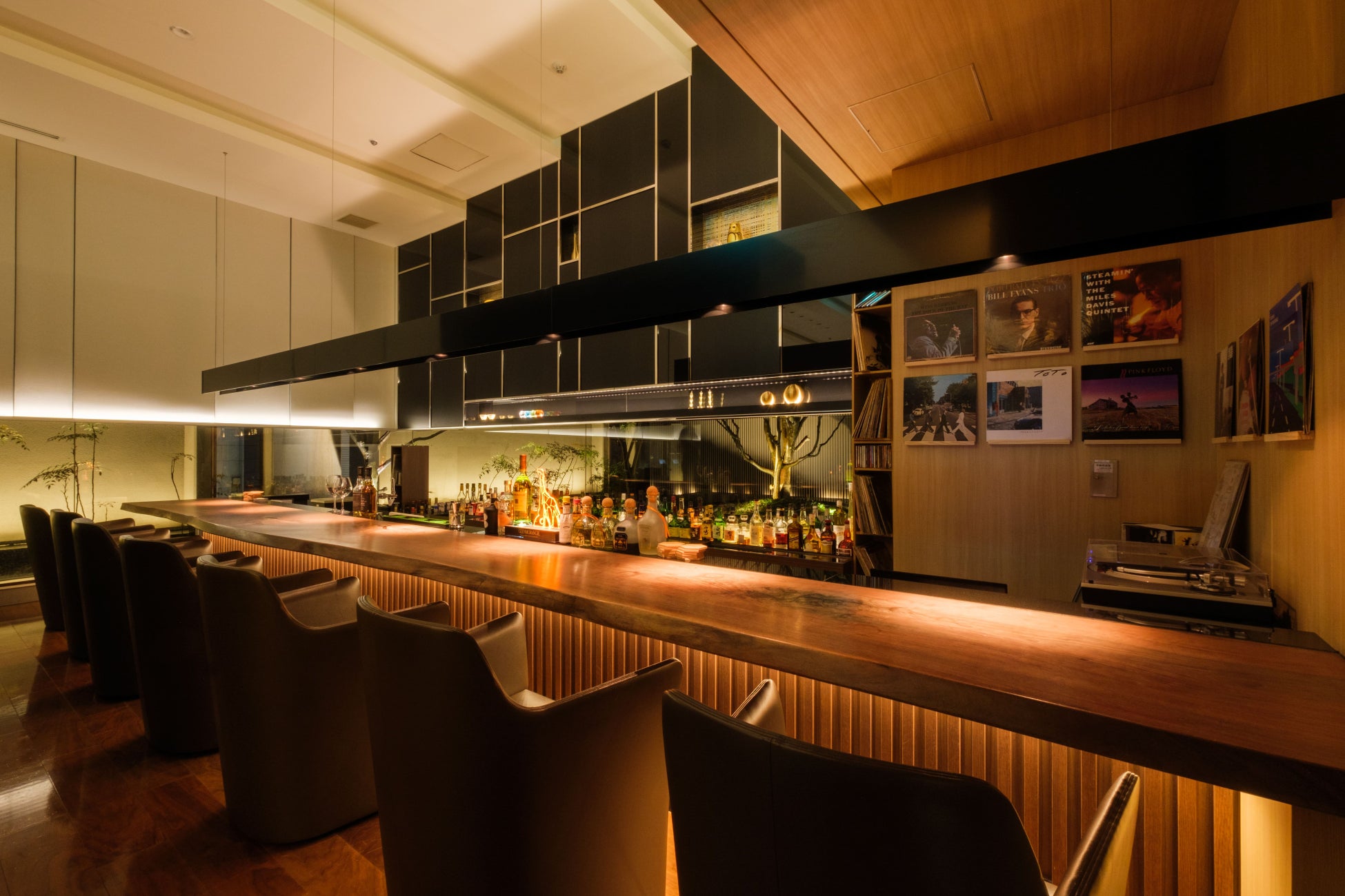 金沢のホテルで、カクテルの日を祝う。オリジナルクラフトジン「郷の香」とレコードが奏でる、一週間限定のカクテルフェア開催！