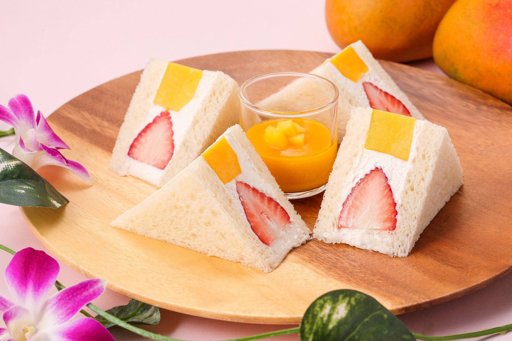 “マンゴー×いちご”人気フルーツを一度に頬張る至福のひととき！贅沢フルーツサンドウィッチが新登場