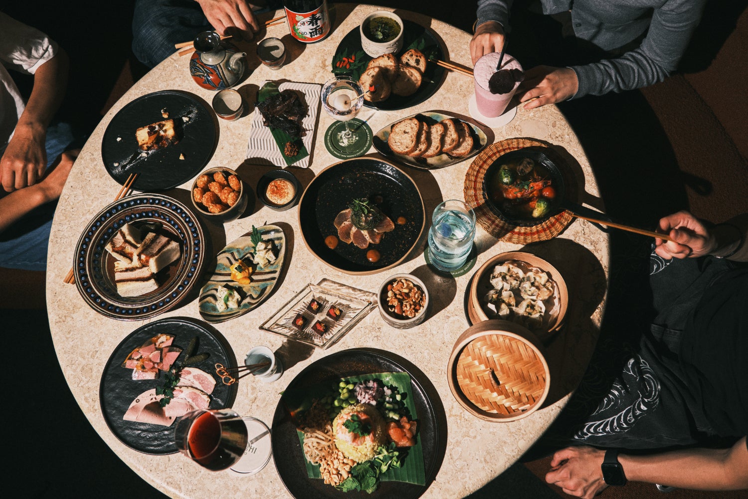 NÜCHI by WPÜ、新メニューを展開 — 営業時間を17:00スタートに変更し、早めのディナーからの一夜をより深く楽しめる空間へ【沖縄・那覇】