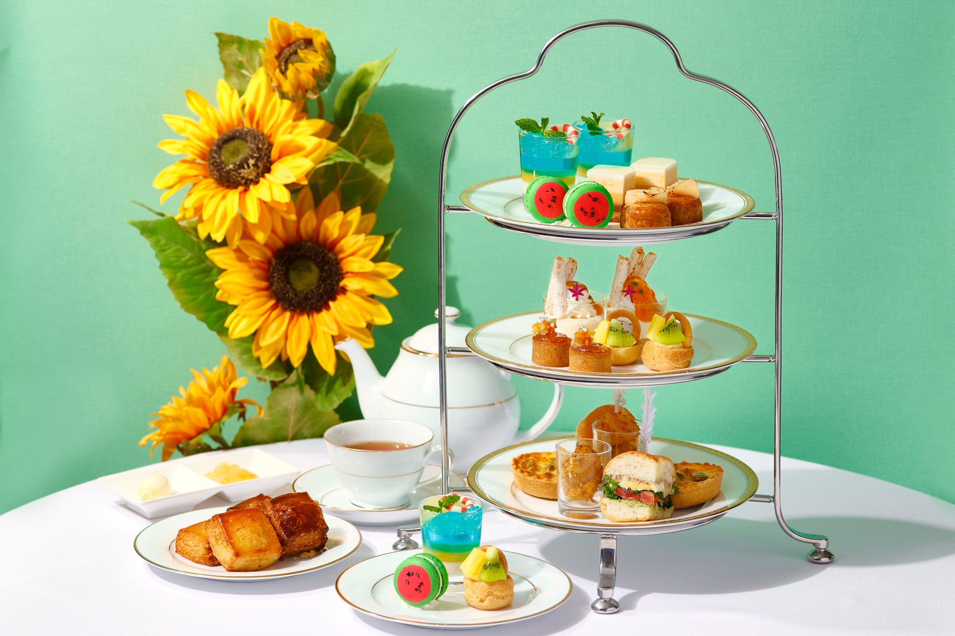 【ホテルニューグランド】夏気分を存分に味わう！「サマーアフタヌーンティー」（ロビーラウンジ ラ・テラス）