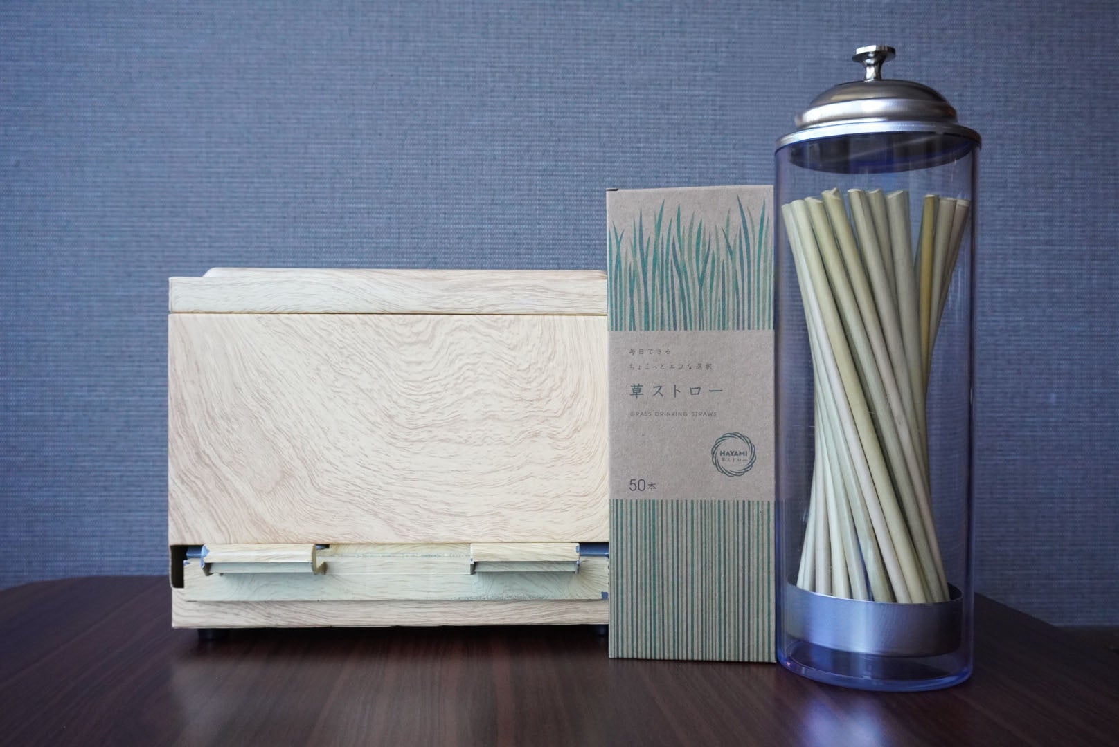 使い終わったストローがペンギンの巣に！？博多エクセルホテル東急、循環型社会へ向けた草ストローリユースプロジェクトに参画