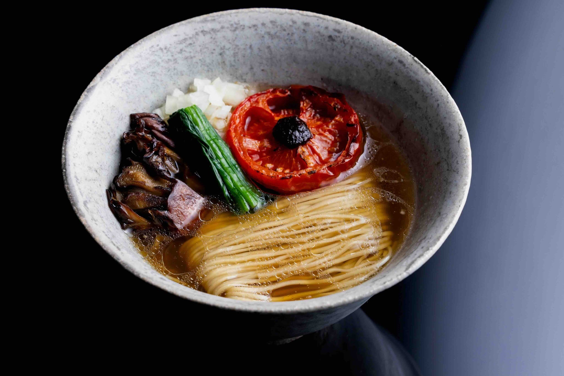 Vegan Ramen UZU、「ミシュランガイド京都・大阪 2026」にて、グリーンスターを2年連続で獲得。ビブグルマンは5年連続に