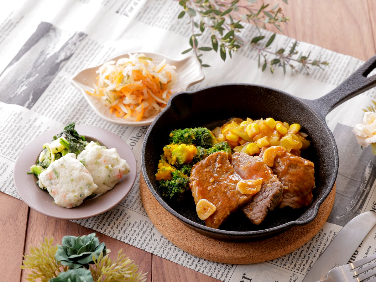 肉の旨み溢れる「黒毛和牛のやみつきガーリックソース」が4月24日（金）に新登場