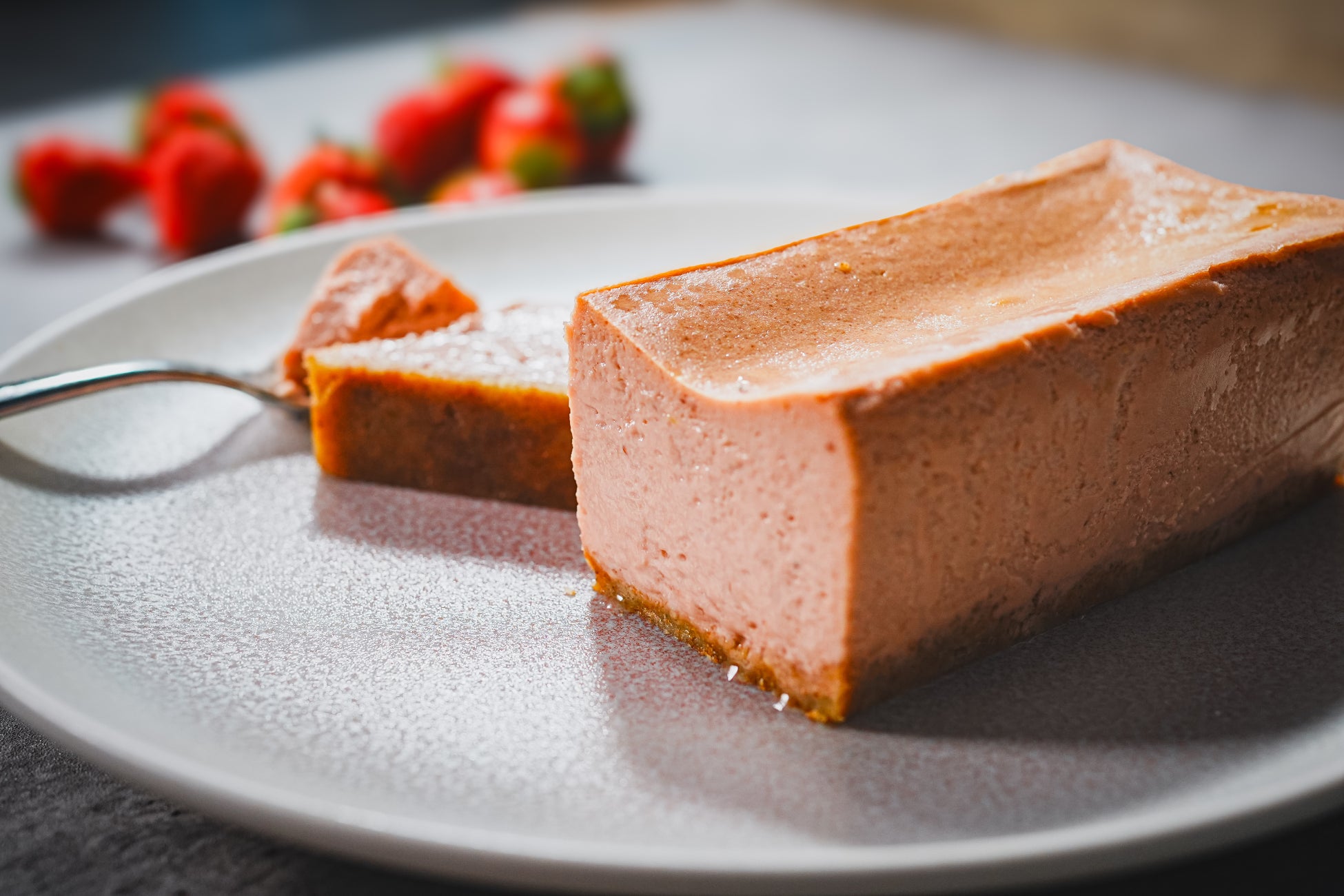 本日発売！SNS総フォロワー230万人超えの人気シェフGeorge（ジョージ）監修「黄金比率のいちごチーズケーキ」2026年4月24日よりECショップ【NOIE.】で販売開始