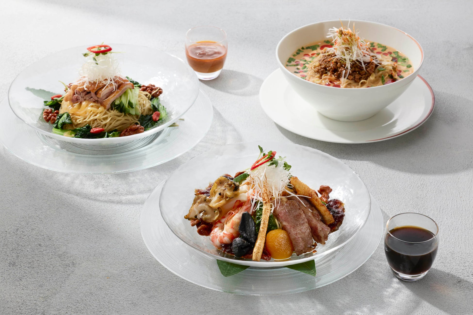 【ウェスティンホテル東京】 夏の涼と滋味を五感で味わう3種類の冷たい麺メニュー龍天門「Cold Noodle Selection」6月よりスタート 料理長がこだわり尽くした小麦の香り豊かな特製香港麺で