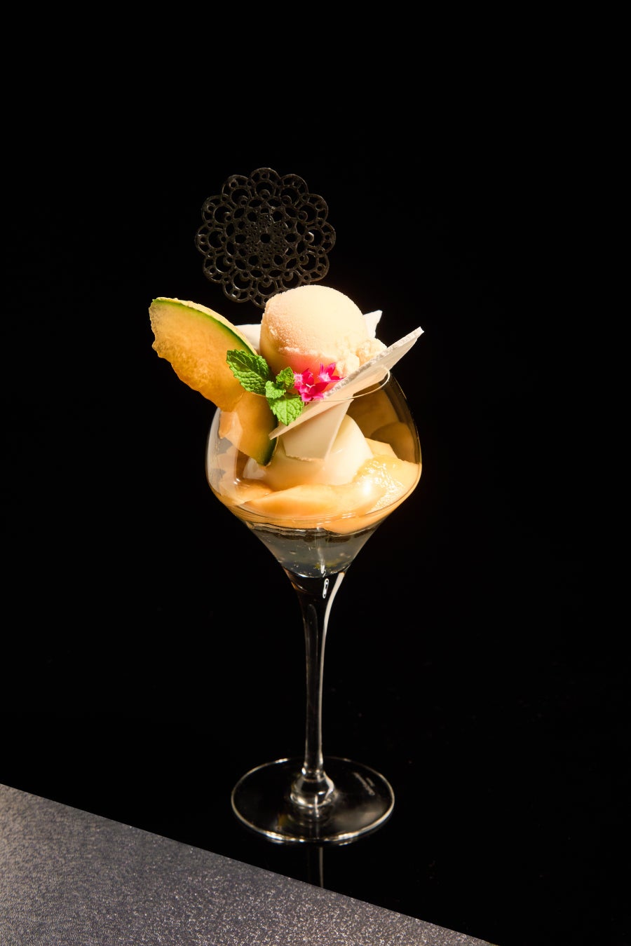 夜のバーでしか、出会えないパフェがある。