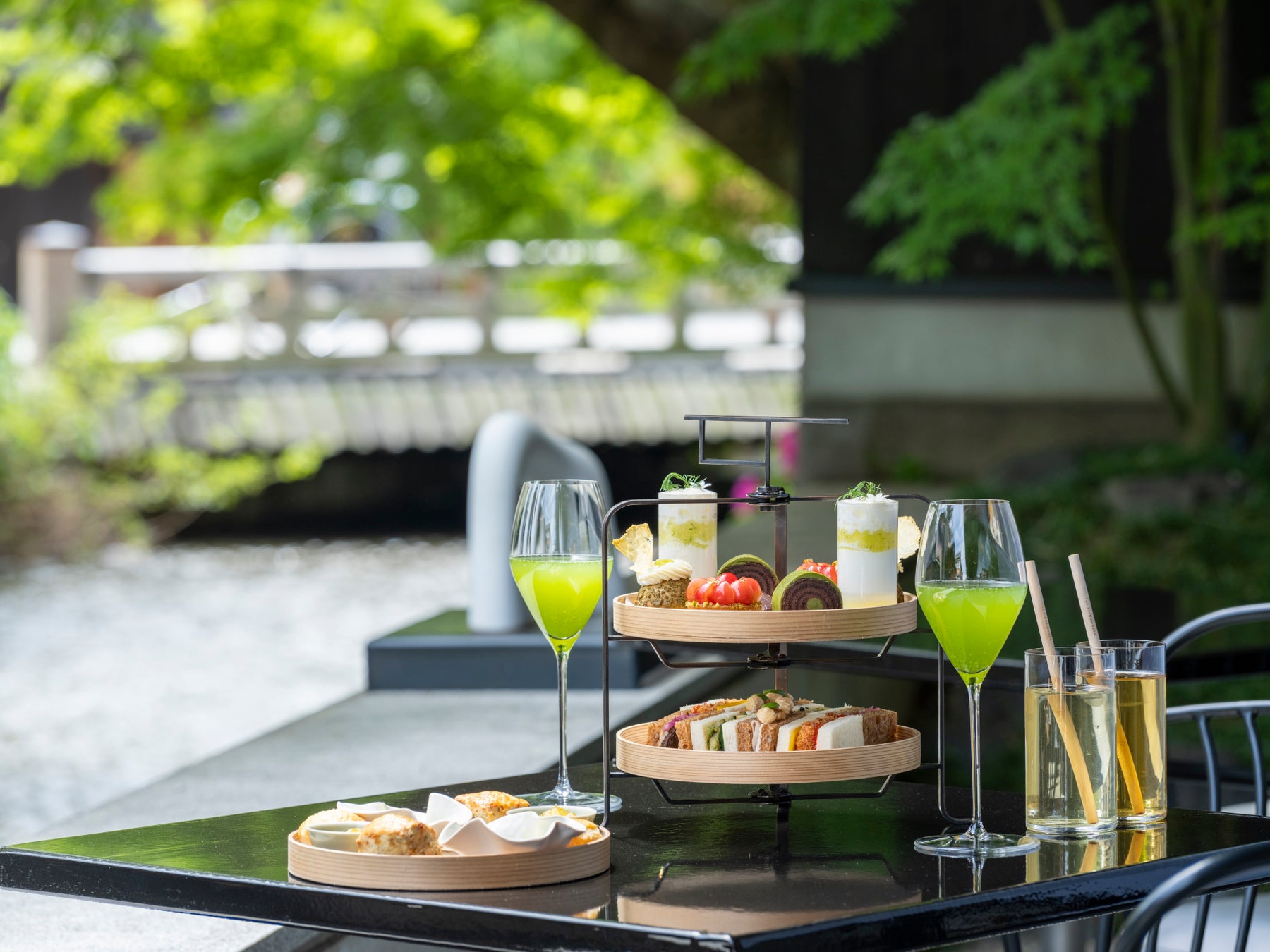 【京都The Shinmonzen】世界で磨かれた感性が紡ぐ、垣本晃宏とのコラボレーションによる夏季限定アフタヌーンティー