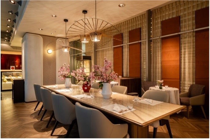 【ザ・リッツ・カールトン東京】世界最⾼峰のパティシエ ニナ・メタイエ⽒によるパティスリー「ニナ ザ・リッツ・カールトン東京」の⽇本限定メニューや店内ペストリー、焼き菓⼦を紹介