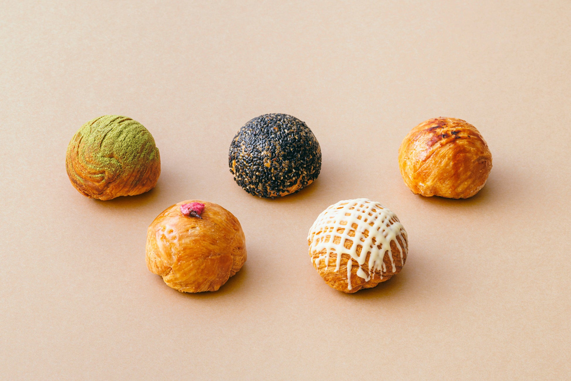 5/2（土）東大阪市花園ラグビー場のコベルコ神戸スティーラーズ戦にてまい泉の「ポケットサンド コベルコ神戸スティーラーズver.」を販売！　～チームエンブレムとコーロクン、2種類の限定デザインが登場～