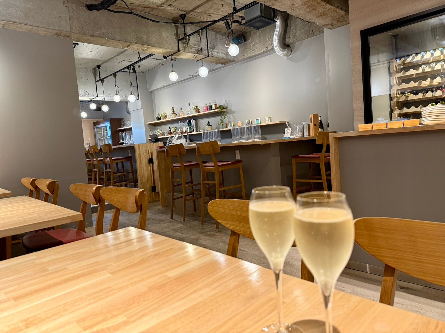 船橋・本町の「ワインとつまみと和みの店 reposant」が1周年 5月12日～15日は来店者全員にグラススパークリングを無料提供