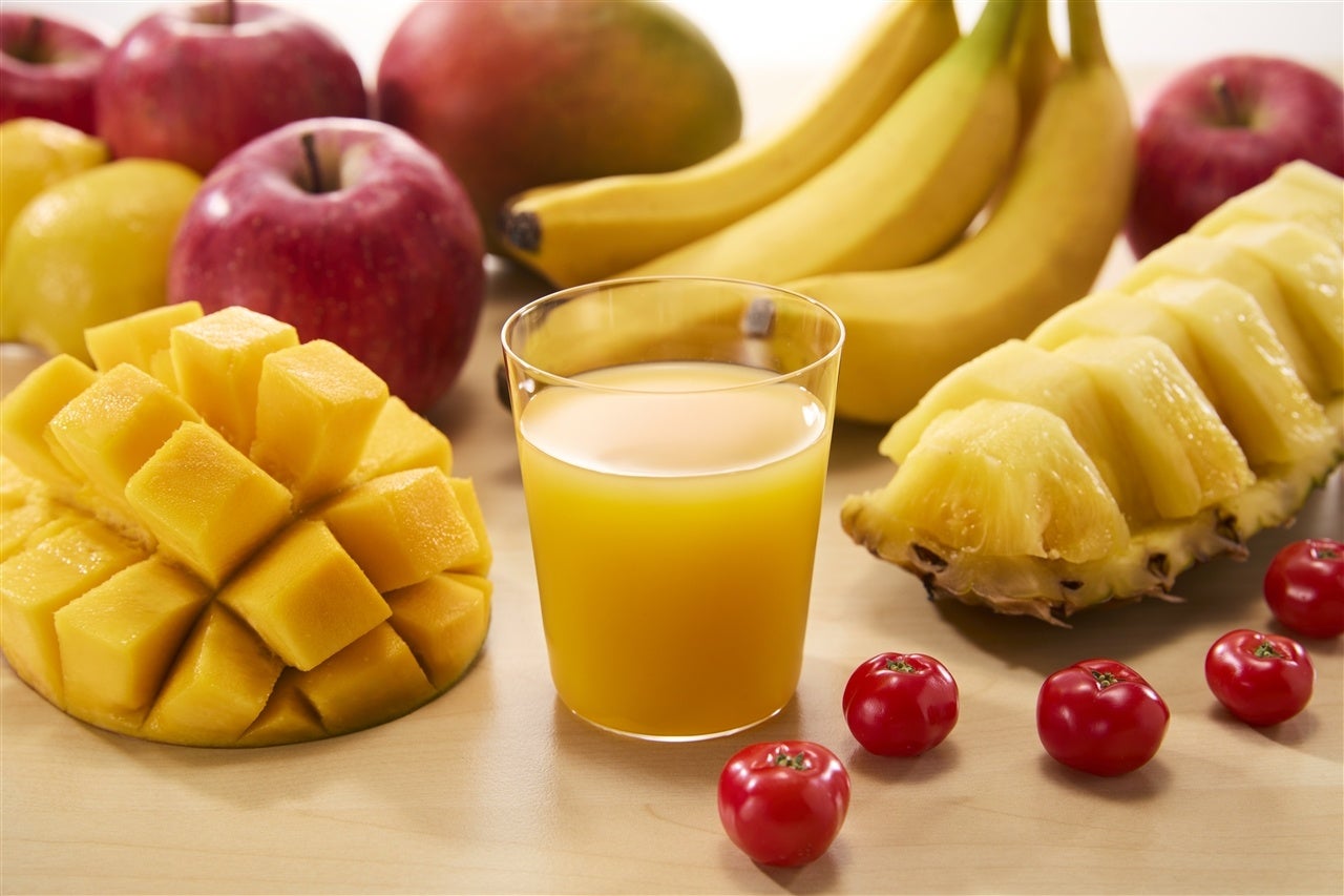 夏にぴったりなトロピカルな味わい　季節限定「夏のフルーツこれ一本　マンゴー＆パッションフルーツブレンド」新発売