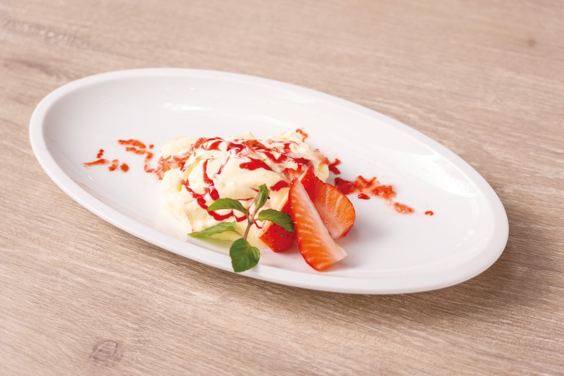 Cassolo（東京・虎ノ門）が、サステナブルな冷凍苺「スノーベリー」を「削り苺」として活用した「生ティラミス」を5/31（日）まで期間限定で提供いたします!!