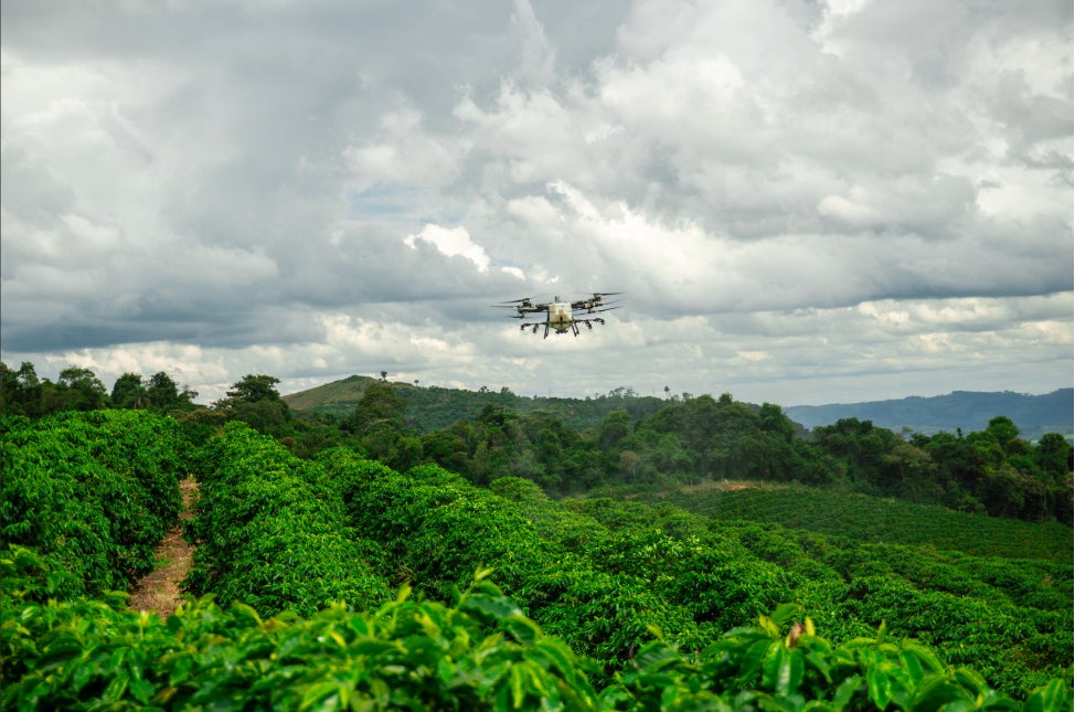 DJI Agriculture農業用ドローンによる環境への貢献：5,100万トンのCO2削減と4.1億トンの節水を実現