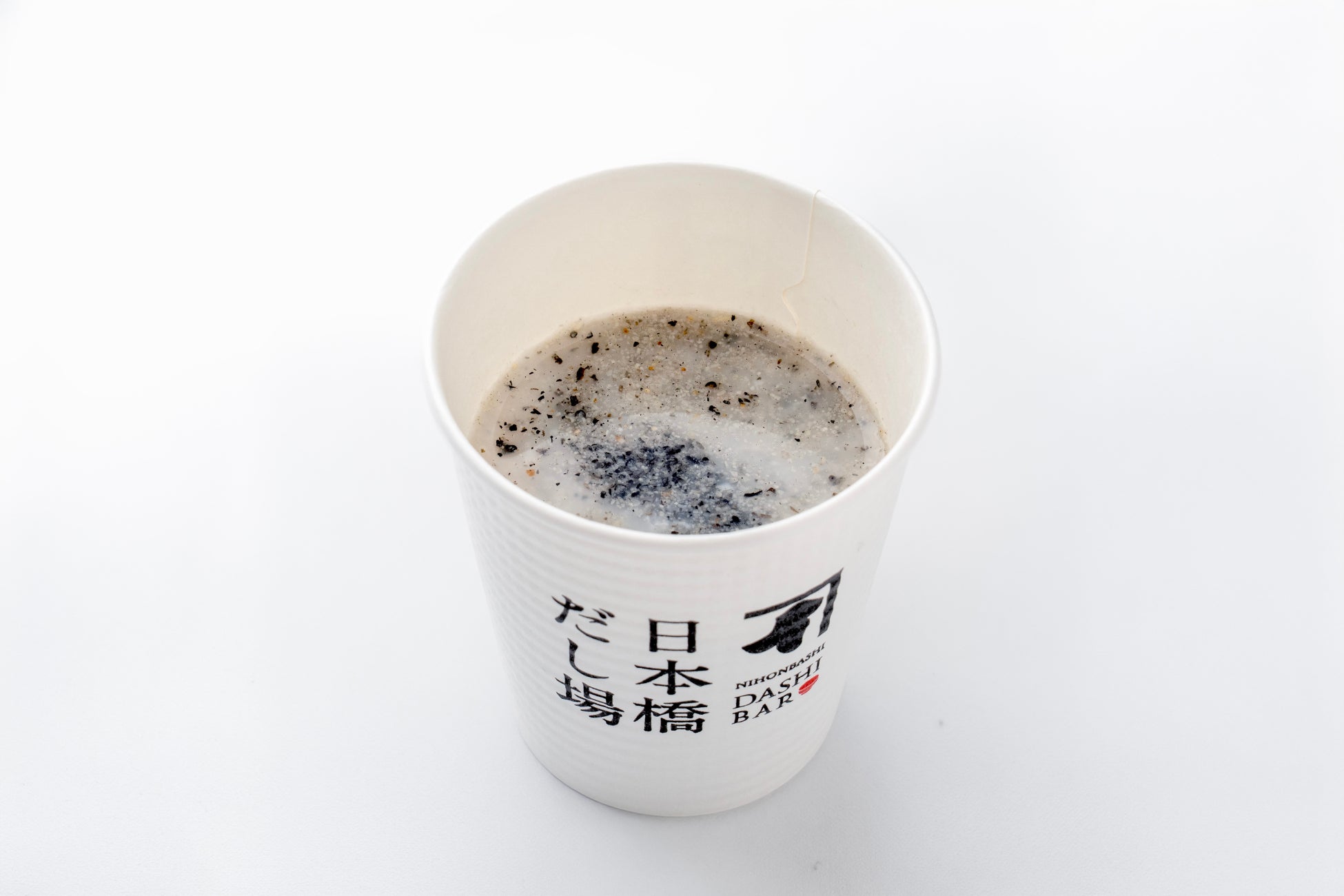 かつお節だし×甘酒に黒ごま香る！鰹節専門店が提案する”だしドリンク” 「冷やしだし甘酒」 「日本橋だし場 本店」にて5月1日より期間限定販売