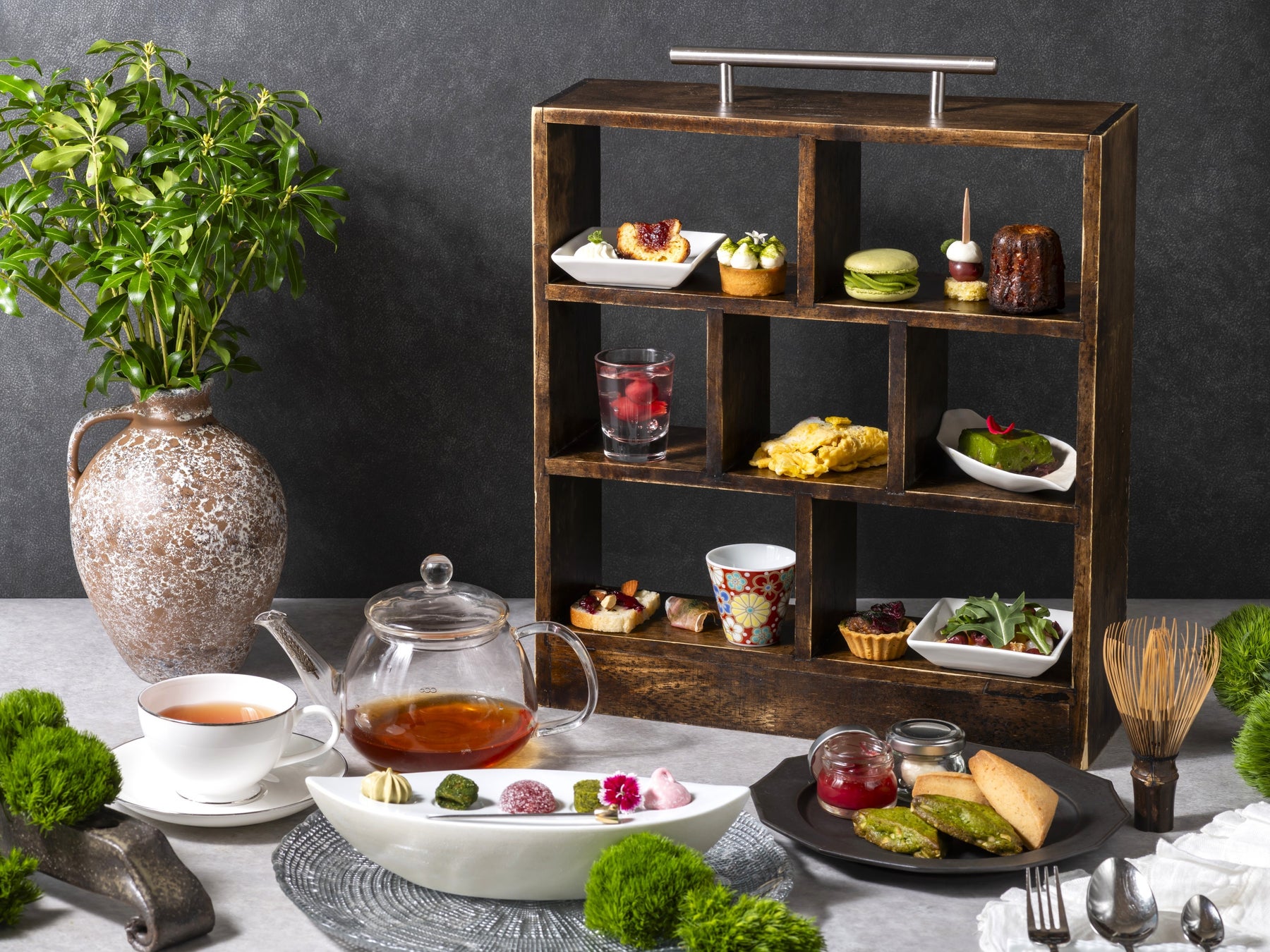 横浜・みなとみらいの絶景と楽しむ、新緑香る初夏のご褒美タイム「抹茶とチェリーのアフタヌーンティー」と3種のシーズナルカクテル