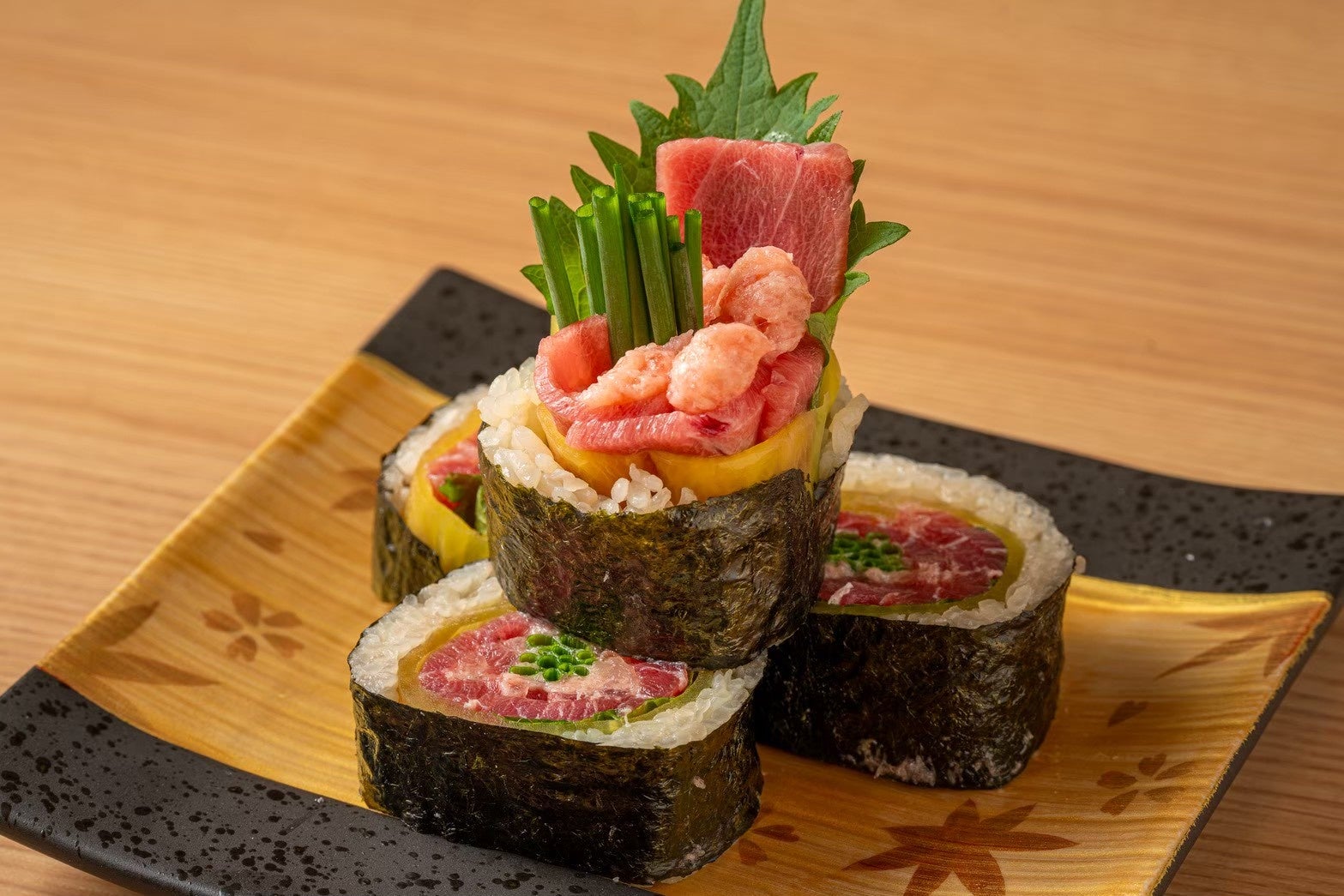 とろたく巻きが半額に！物価高の今こそ楽しむ“職人仕込みのご褒美寿司”｜すし酒場 にほんいち 本町店