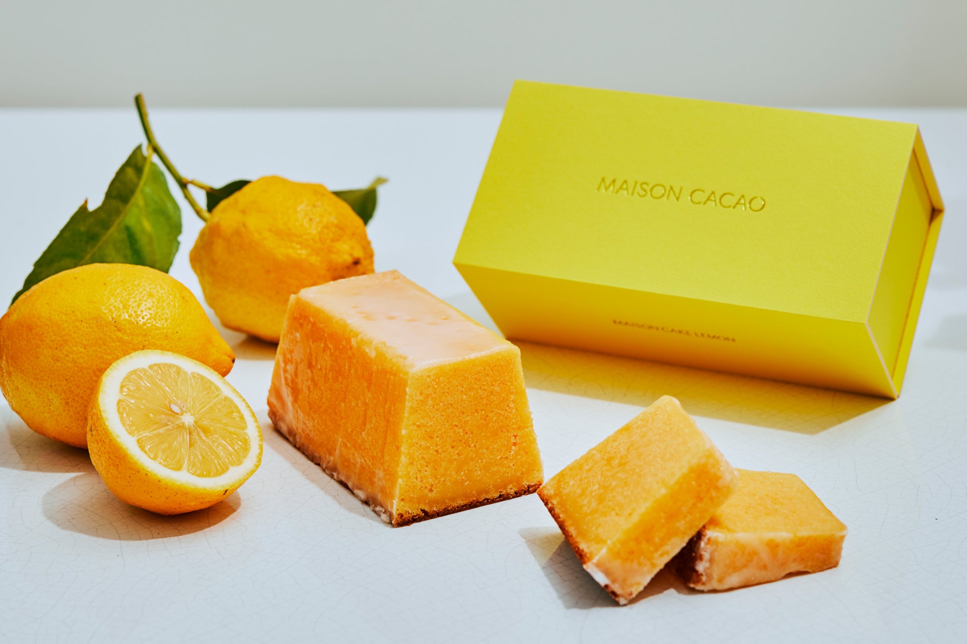 初夏を告げる、レモンの香り。「レモンケーキ」と「アロマ生チョコレート」が5月1日より登場。