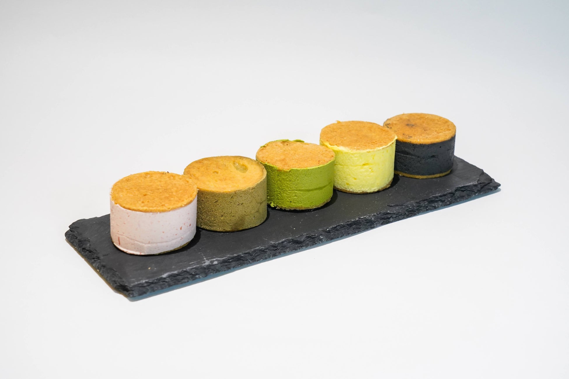 【とろり天使のわらびもち】”とろ×サク×濃厚”新感覚スイーツ!?「わらびもちバターサンド」”覚王山店限定”で5月発売!! ～バターサンドにわらびもちを閉じ込めた贅沢仕立て～