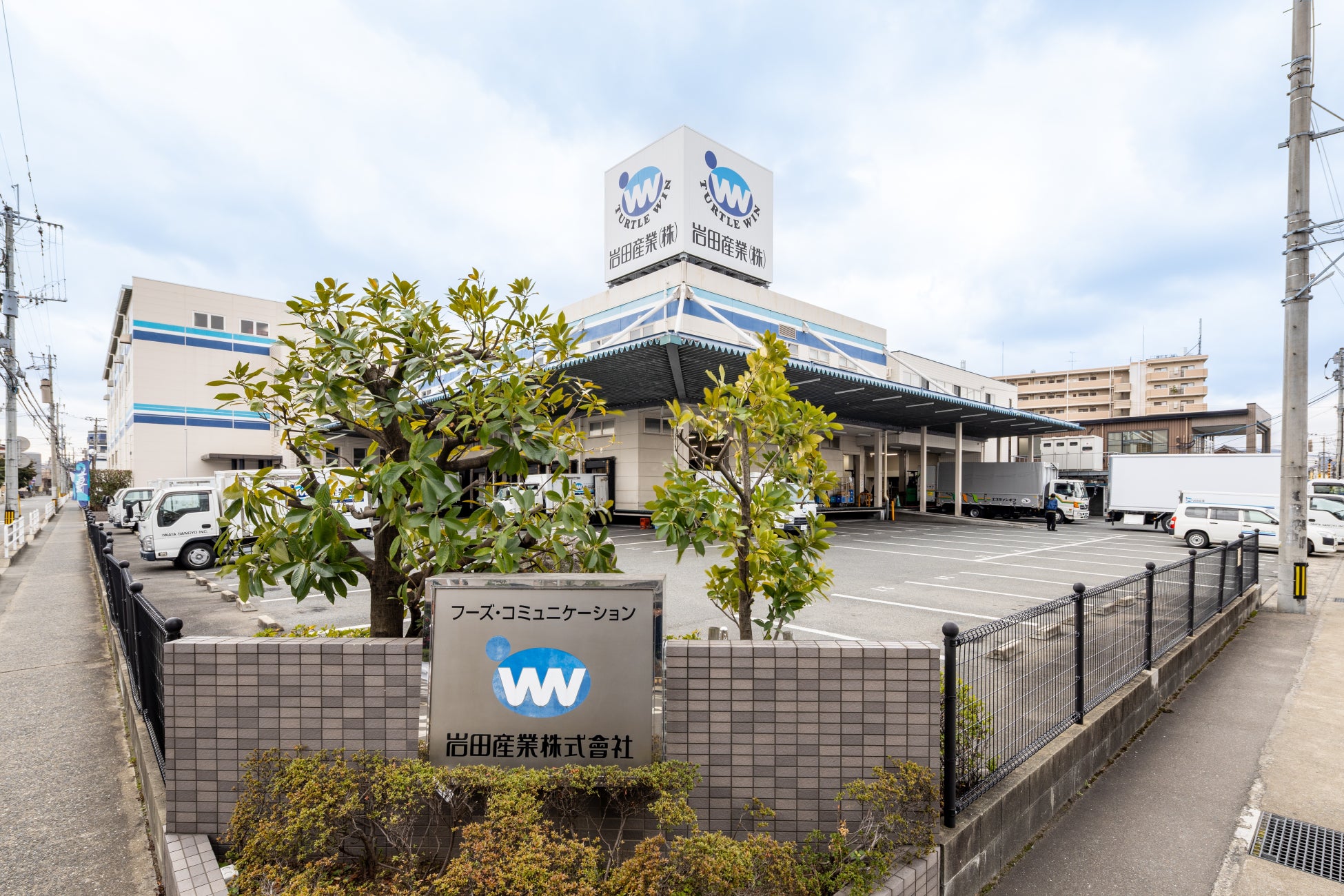 ウェンディーズの新定番!6種の具沢山トマトソースが絶品 看板メニュー「ウェンディーズチリ」をアレンジした独自性バーガーを期間限定で