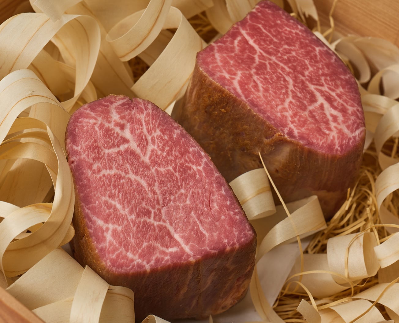 猛暑を忘れる、珠玉の涼味。ザ・キャピトルホテル 東急、黒毛和牛や鮑を贅沢にあしらった“冷麺”で心を満たす夏のご褒美を