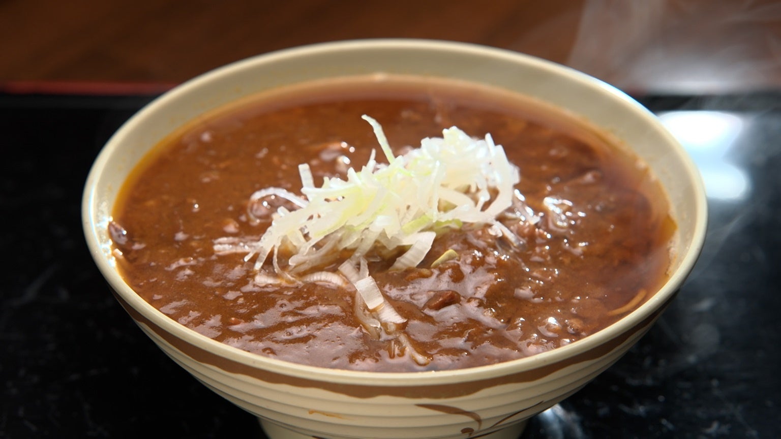 【ＢＳ日テレ】感動のカレーそばは「牛すじがふわっふわっふわっと入ってくる！」　ドランク塚地“カレーそばみたいな人になりたい…”　俳優デビューするきっかけになった㊙エピソードも披露！