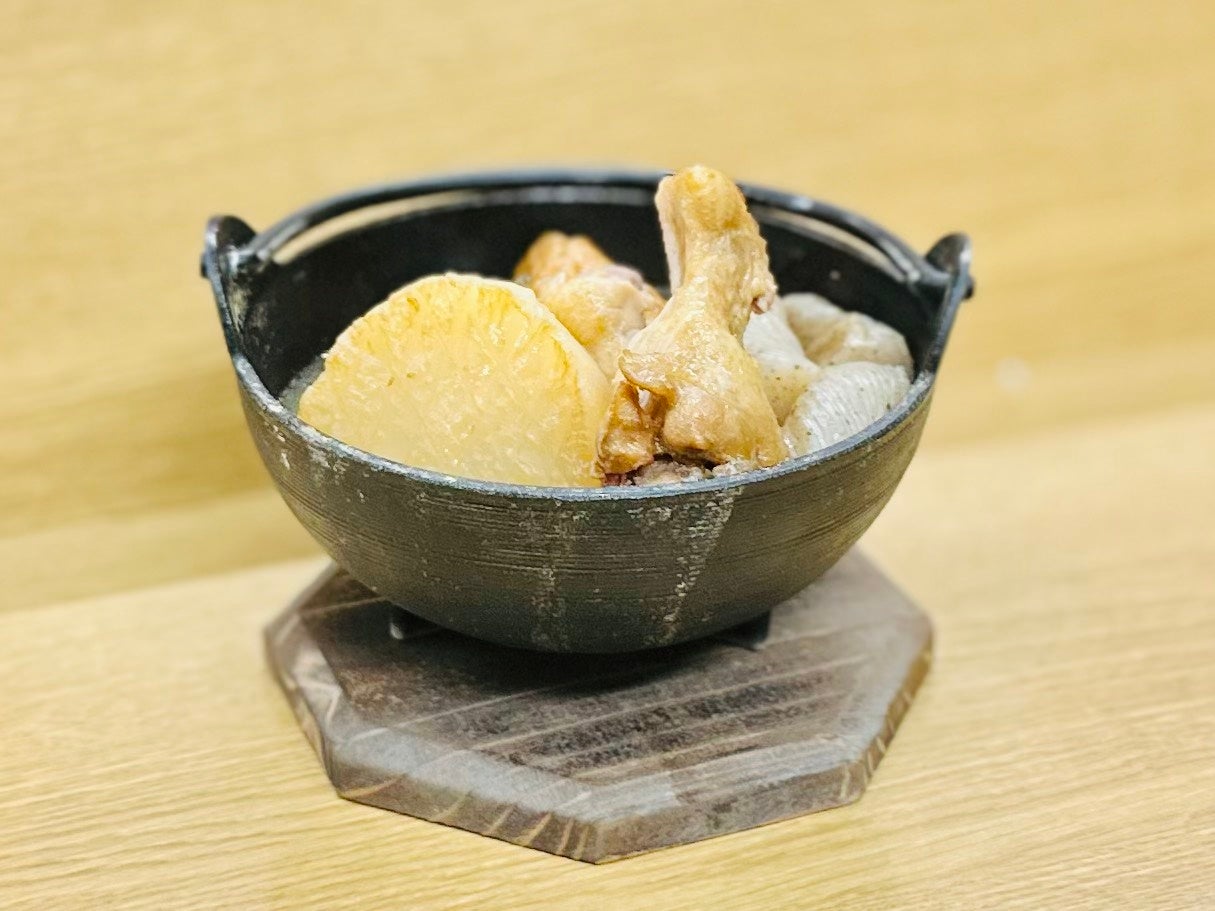 京都・右京区鳴滝に“出汁まで食べる”新業態。予約困難店「鶏鍋珍」で磨き上げた“出汁文化”を継承した『鶏白湯おでん ヤツガレ 時々イタリアン』が誕生