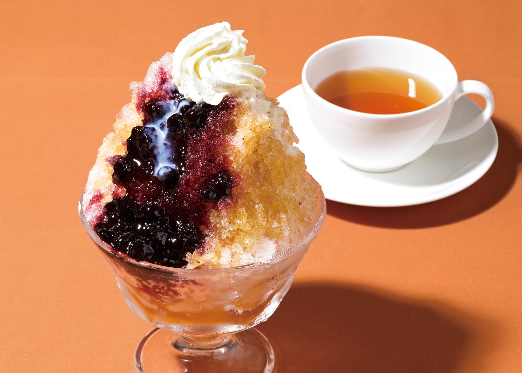 【銀座コージーコーナー】“ほうじ茶×カシス”のケーキ仕立てのかき氷&イベリコ豚やたこの旨味あふれる、夏の彩りパスタが登場！