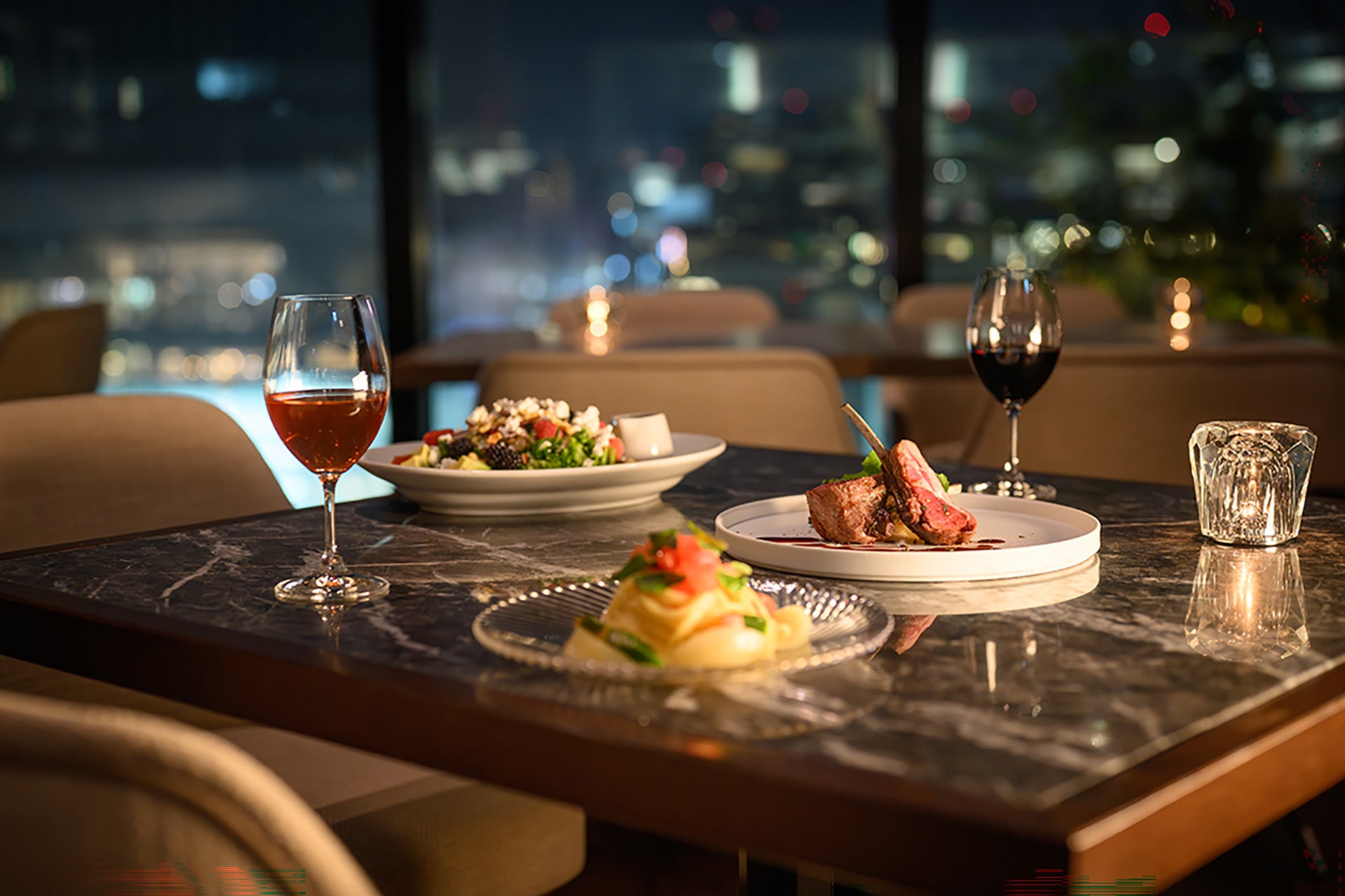 旬の食材を楽しむTHE 7th TERRACEのサマーディナー。栄の夜景とともに味わう、爽やかな季節限定メニューが登場／ザ ロイヤルパークホテル アイコニック 名古屋