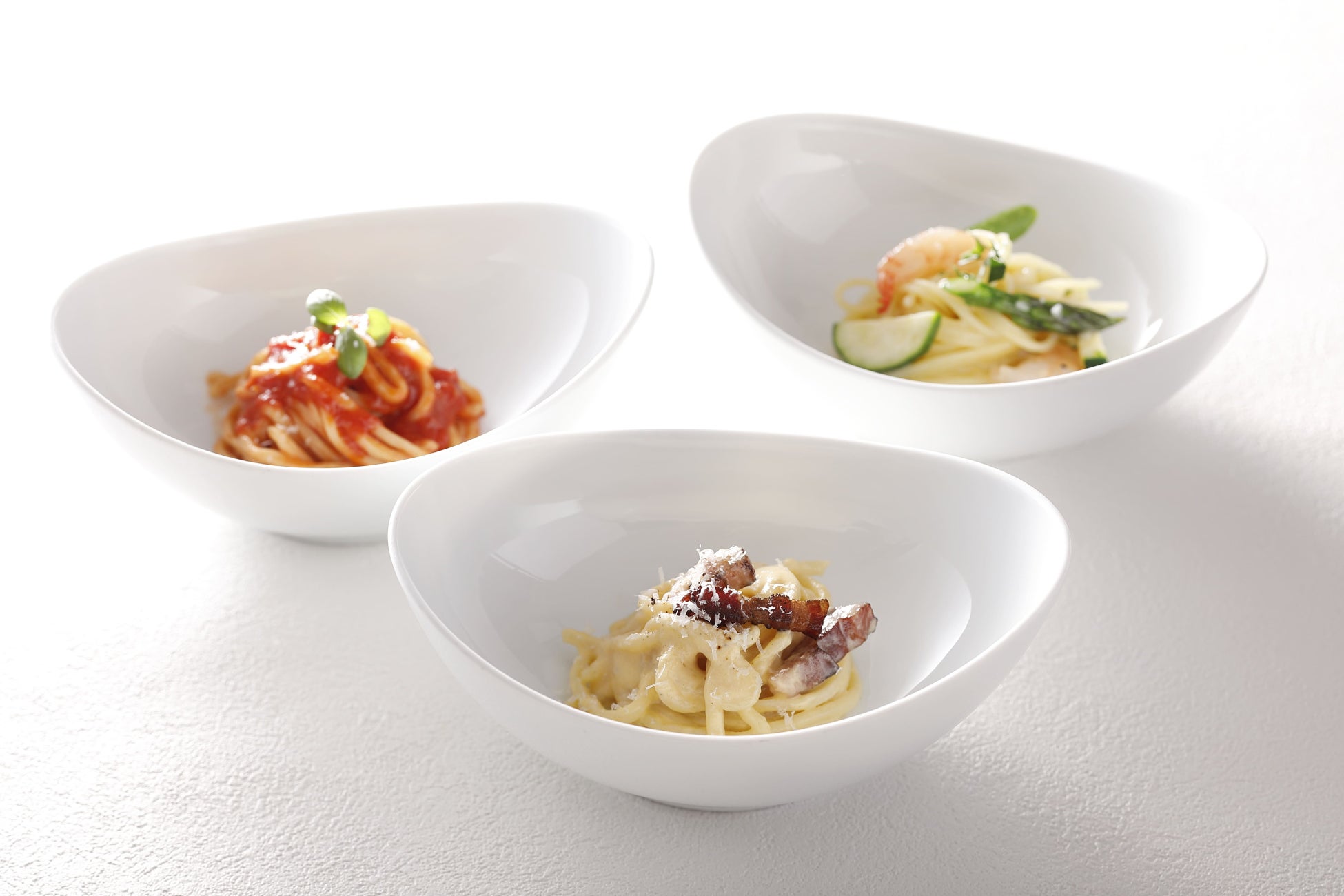 名物カルボナーラも！3種のパスタを一度に味わう贅沢ランチ誕生。