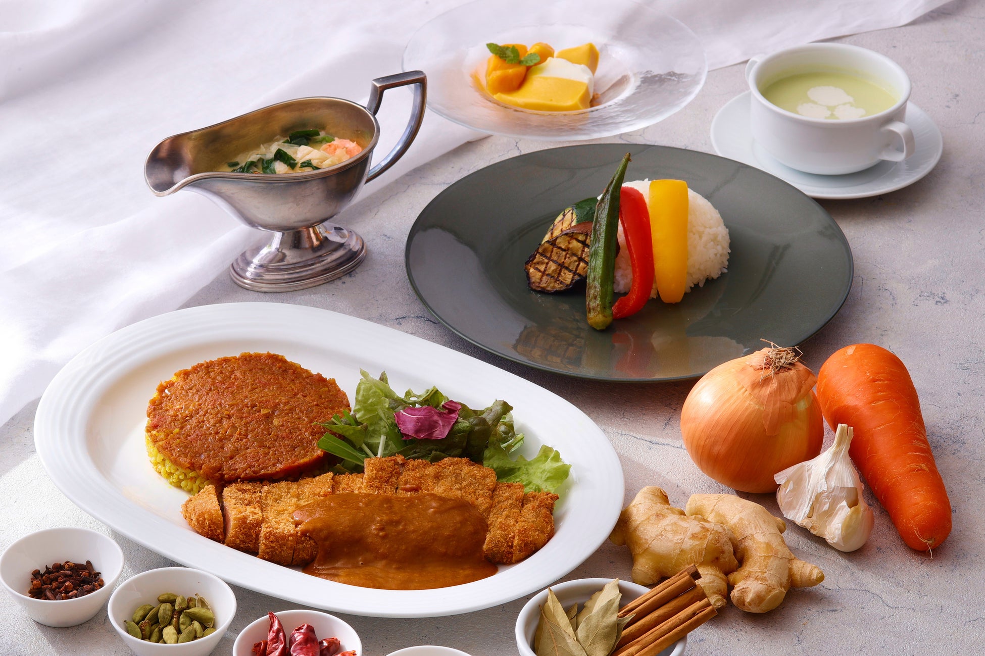【ホテルニューグランド】新作から定番まで多彩なメニューを展開！「夏のカレーフェア」（コーヒーハウス ザ・カフェ）