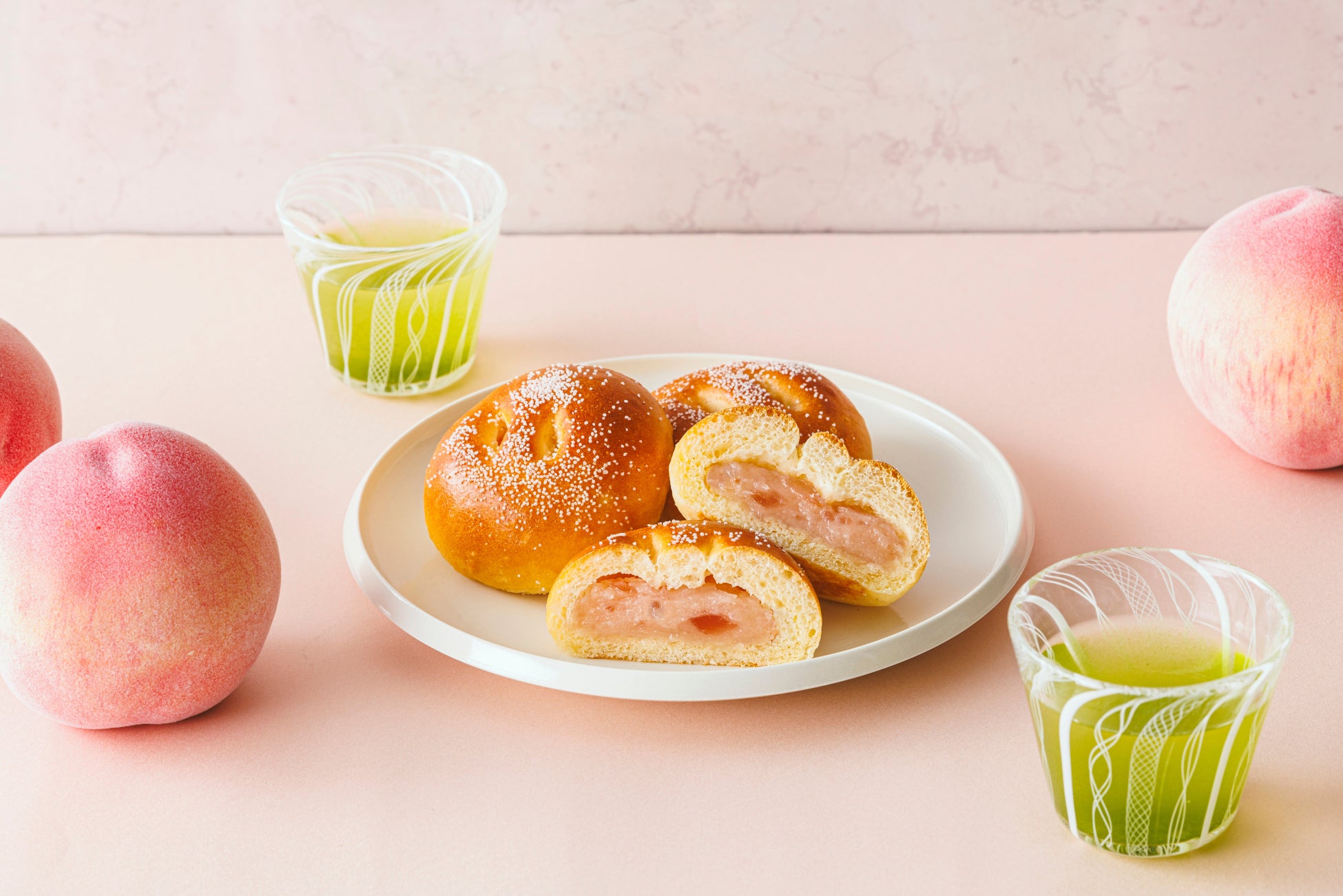 【木村屋總本店】＜新商品＞6月1日から、季節限定あんぱん「酒種 白桃」発売。”福島県産あかつき”のソースを使用した華やかな桃の香りと甘み。