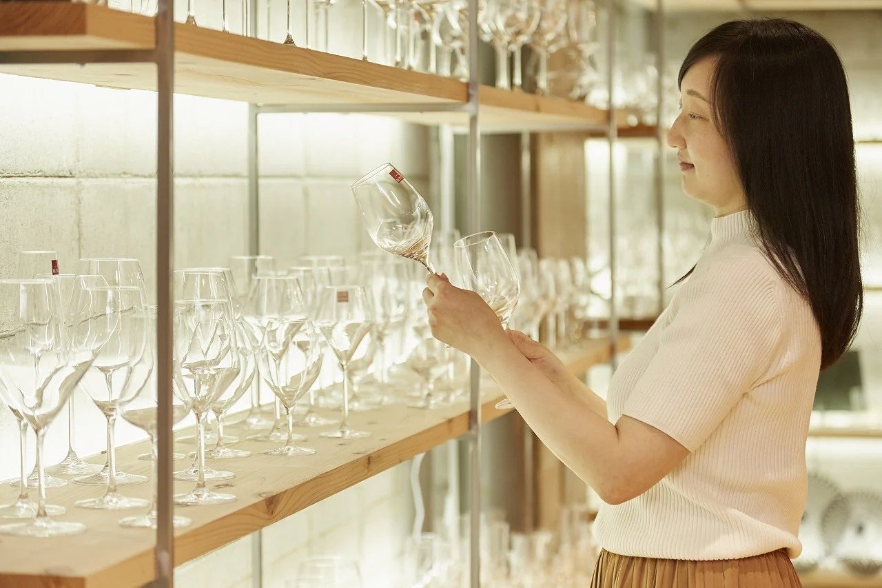 ご自宅の食卓を、一流レストランのテーブルへ。名店・鎌倉山のロングセラーハンバーグと本格チーズケーキを味わう「特別アソート」が、特別価格で新登場。